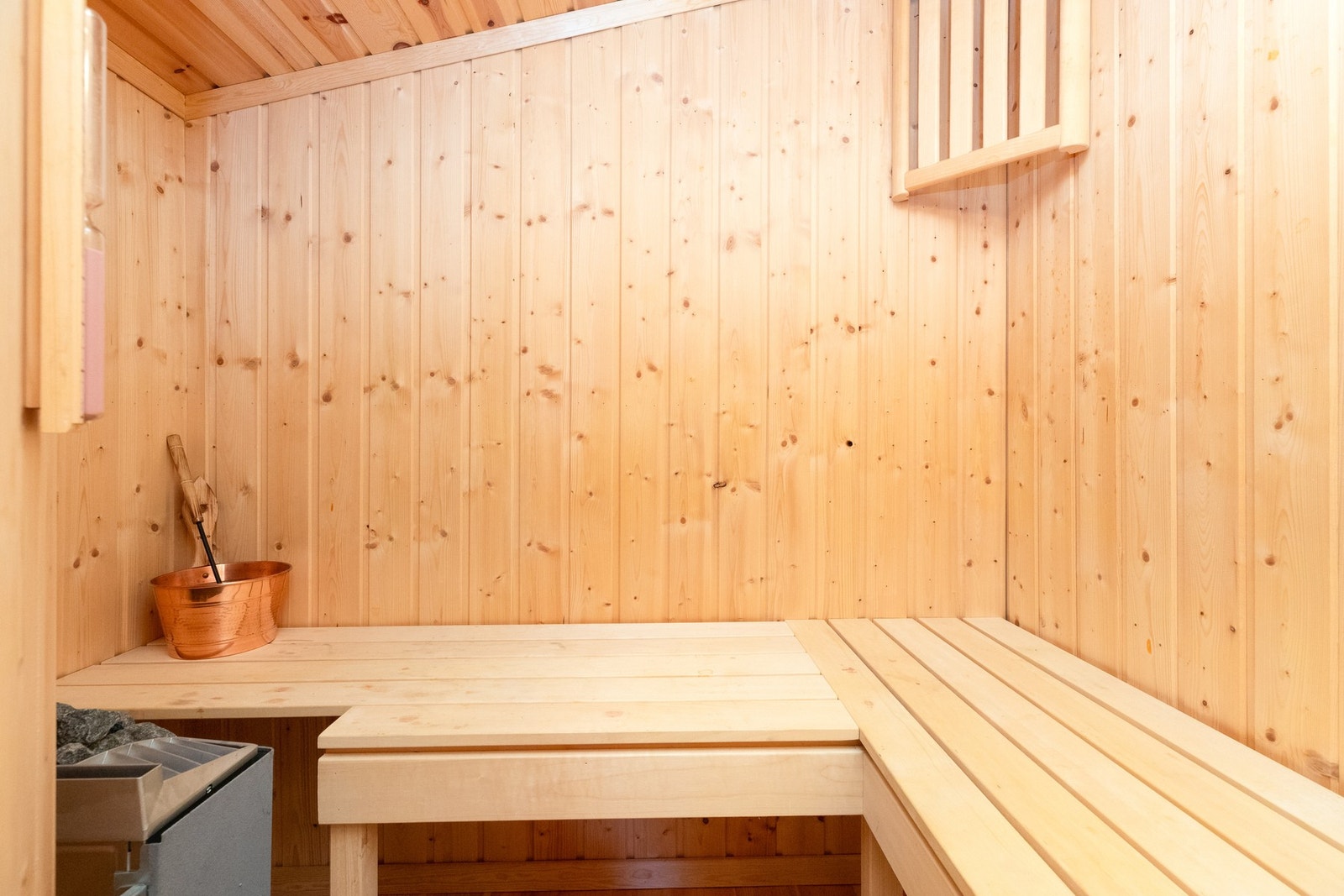 I gangen er det adkomst til badstue. Her er det deilig å sitte etter en aktiv dag Galleribilde