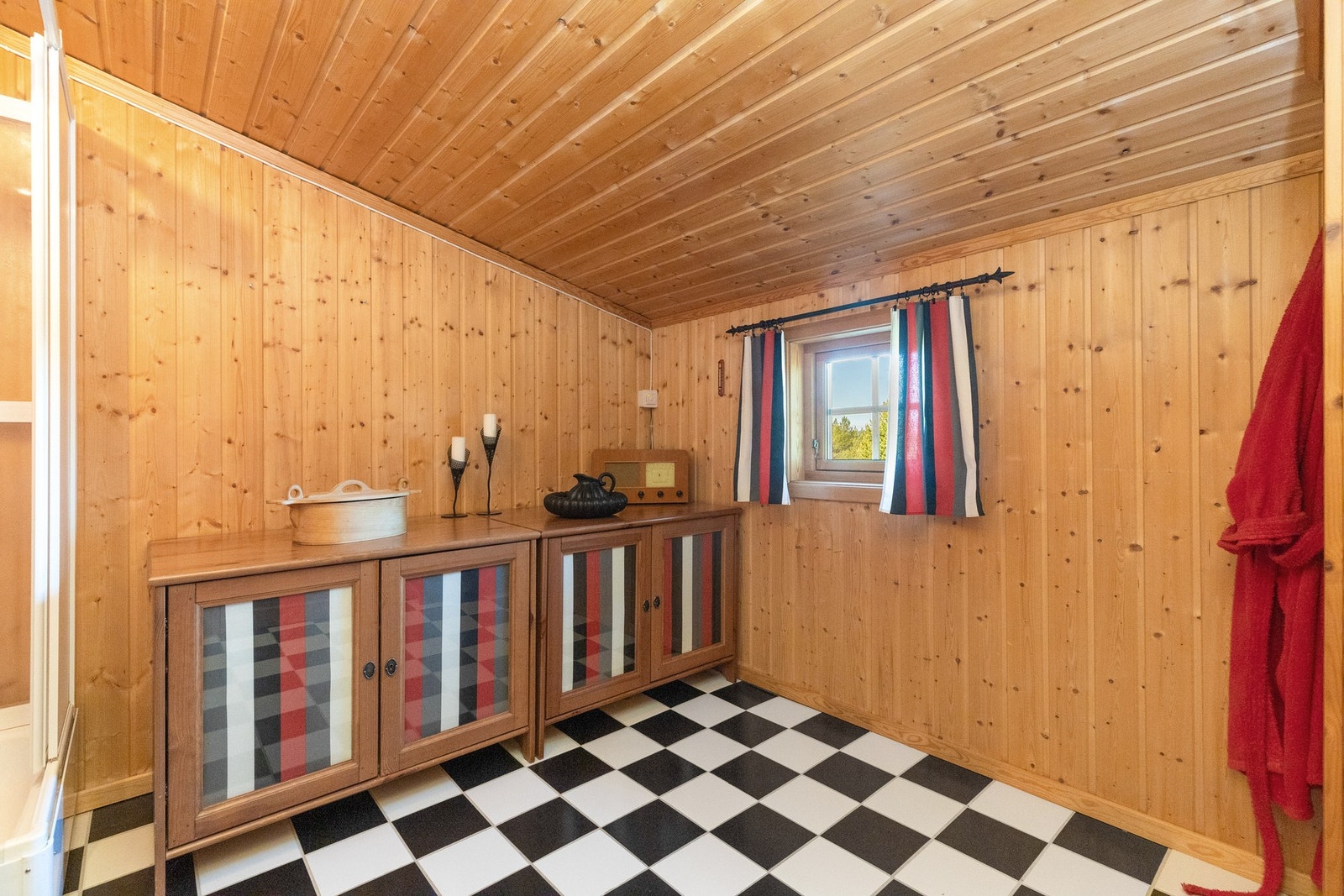 God plass til oppbevaringsmøbler Galleribilde