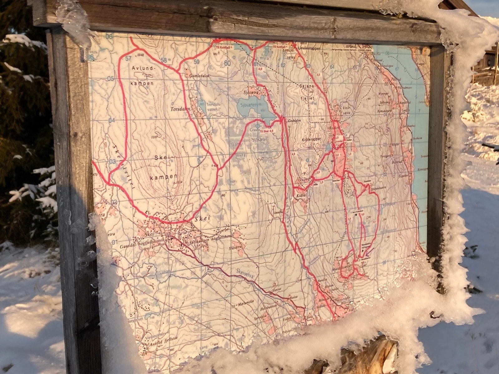 Kart med skiløyper i området Galleribilde