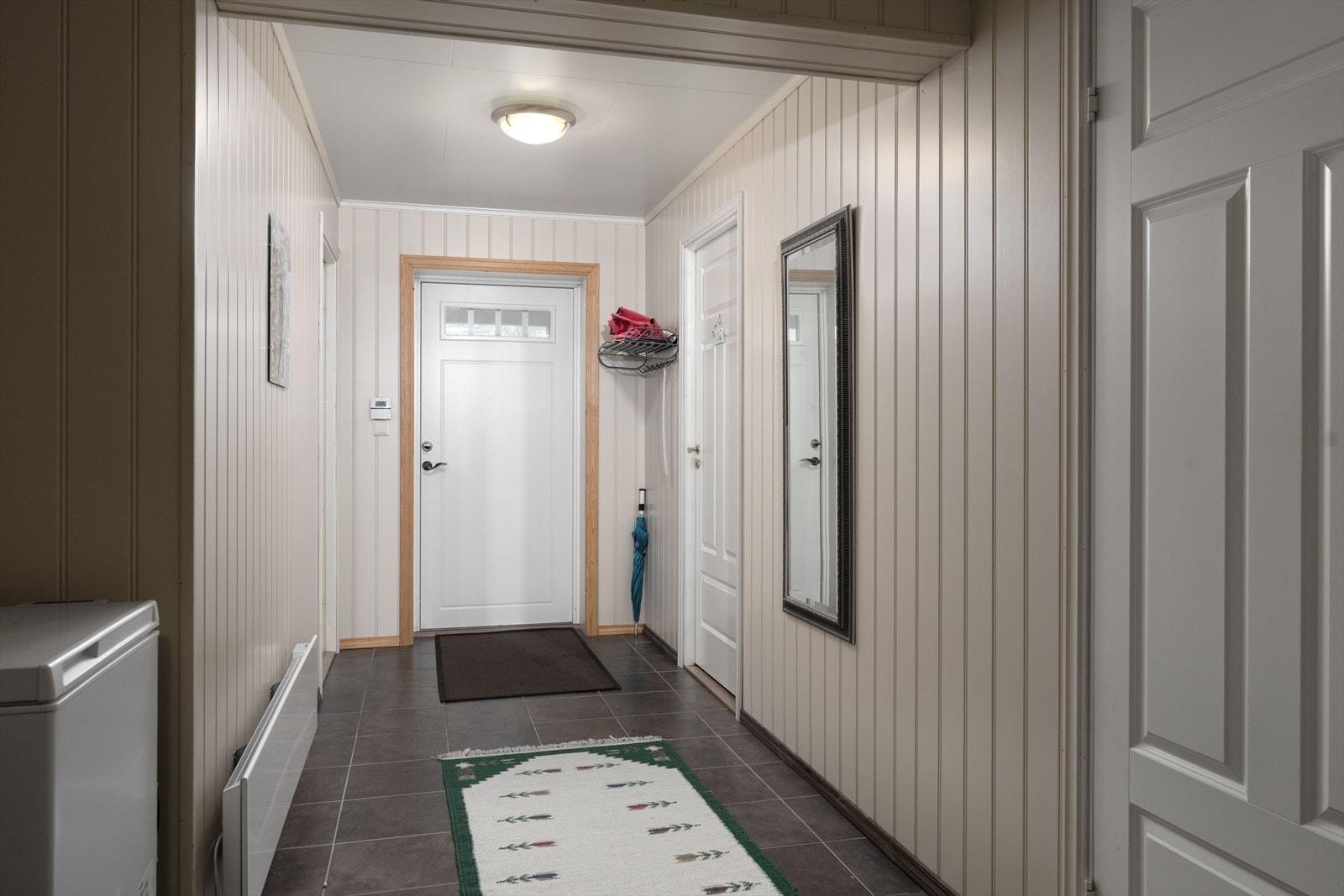 Underetasjen har egen inngang utenfra. Galleribilde