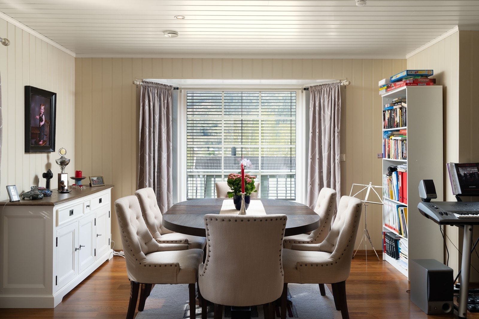 Fra spisestuen. Galleribilde