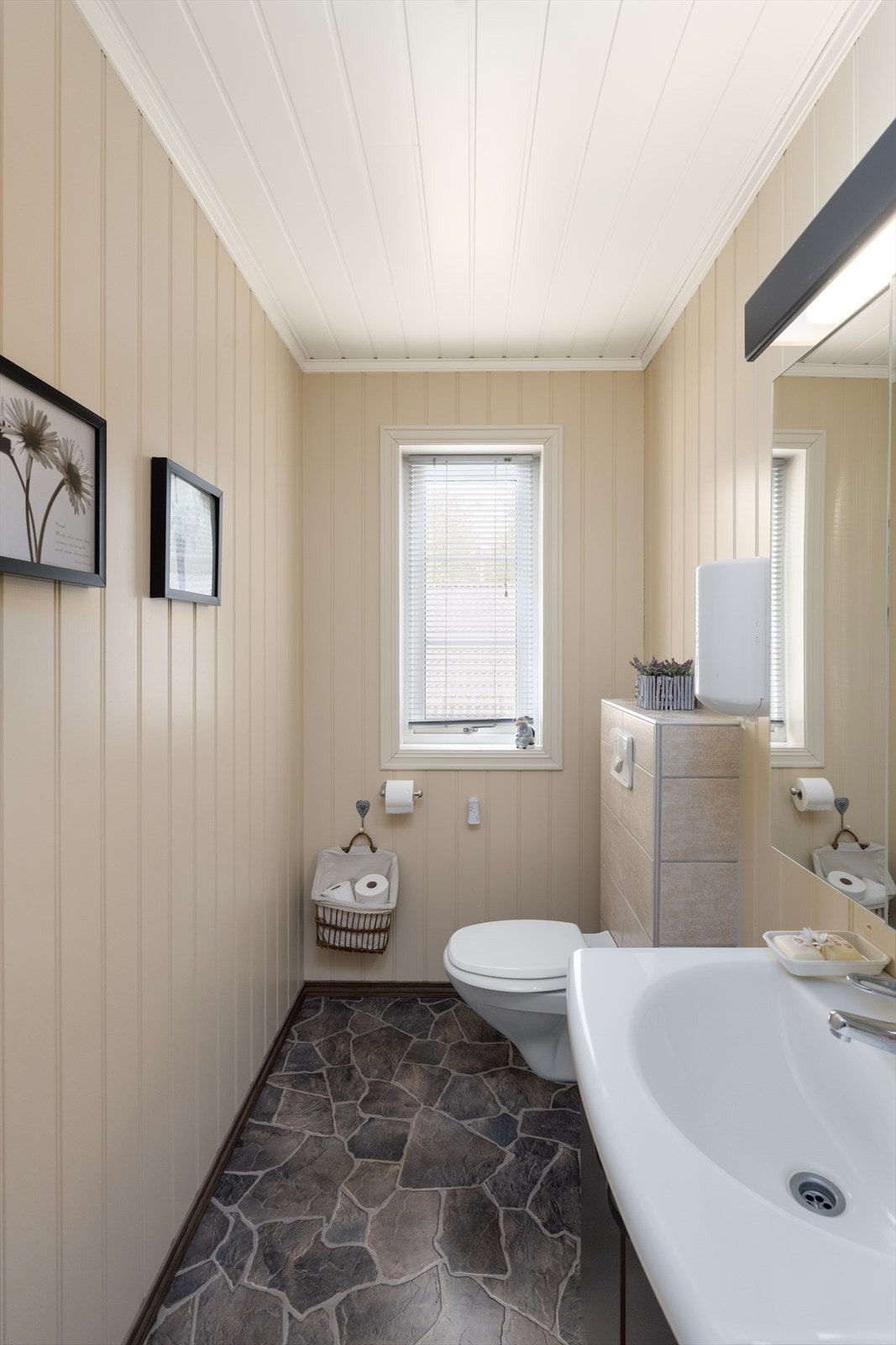 Wc-rom i hovedetasjen Galleribilde