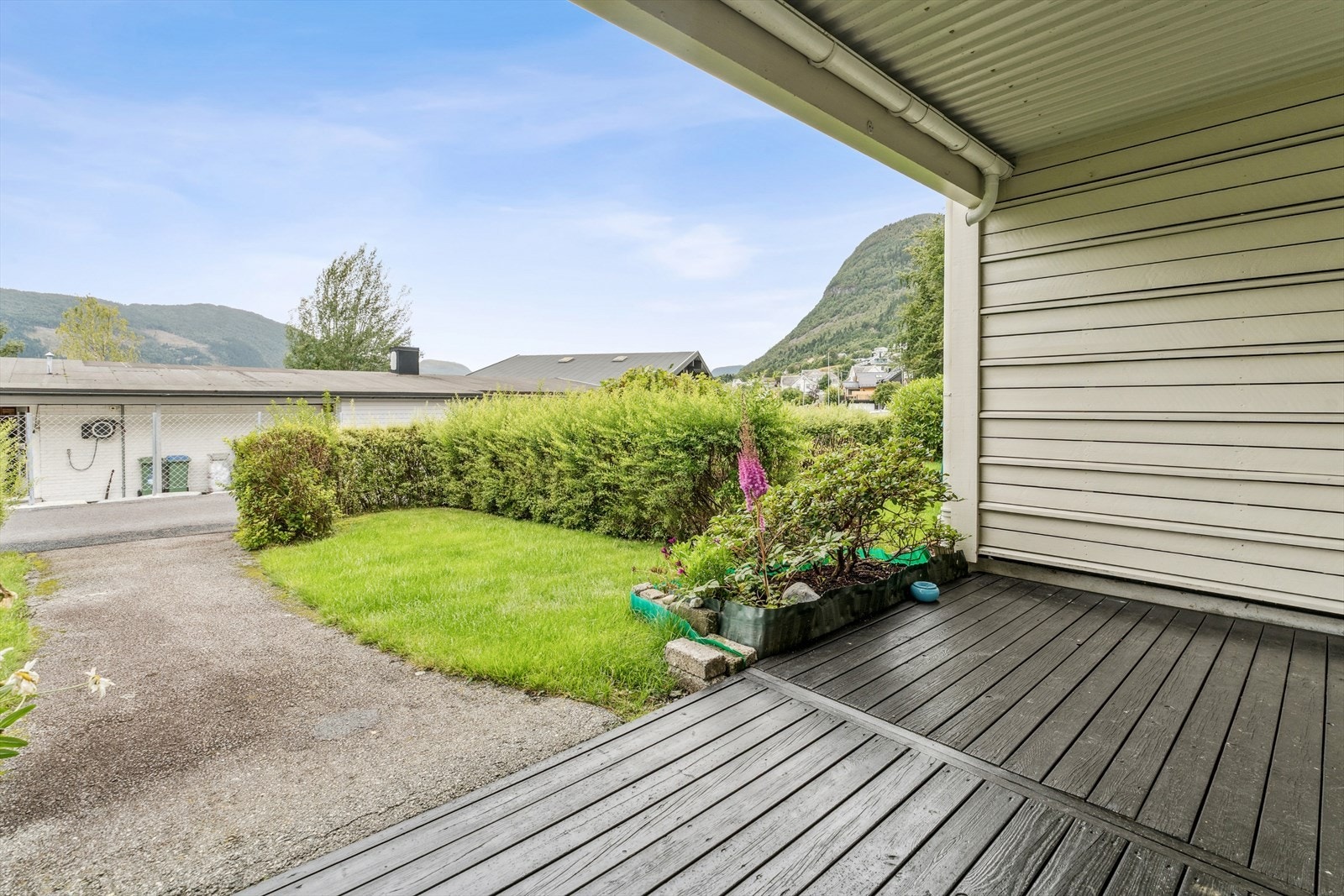 Det er kort veg frå leilegeita til garasje, sportsbod og alle sentrumsfasilitetar. Galleribilde