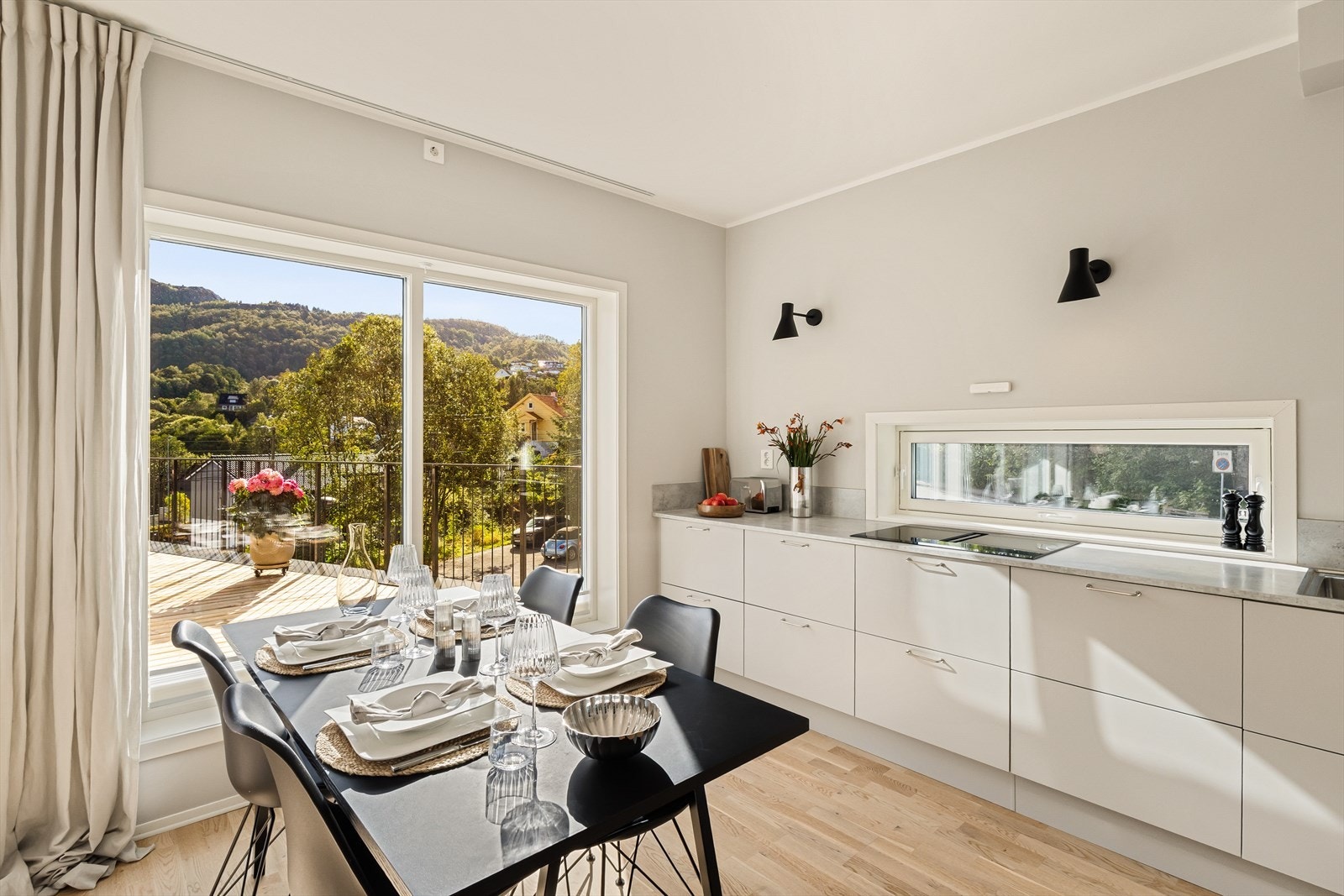 Leiligheten har flere gode kvaliteter, god planløsning og tidsriktige material- og fargevalg. Galleribilde