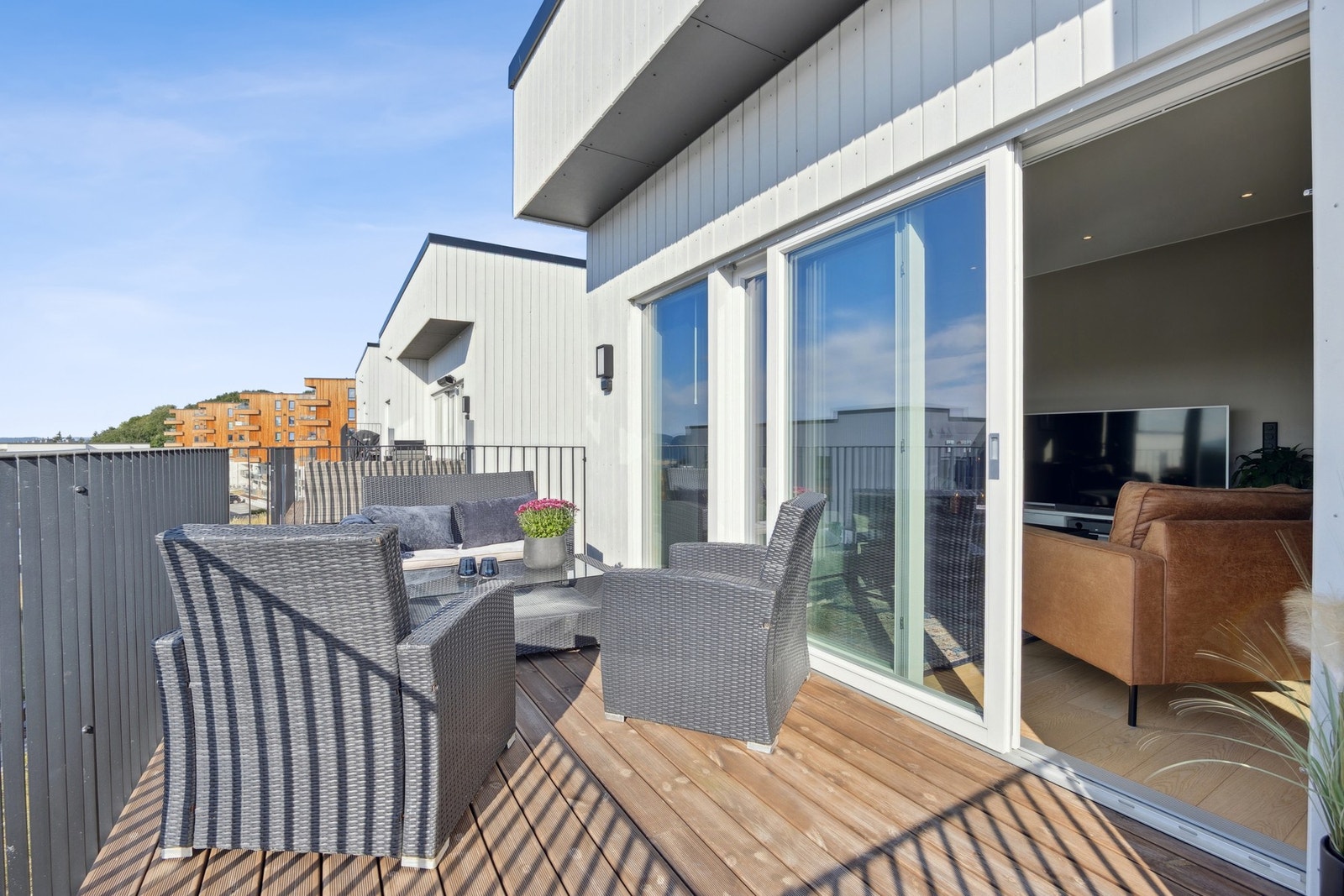 Det er kort vei til barnehager, skoler og dagligvarebutikker fra boligen. Galleribilde