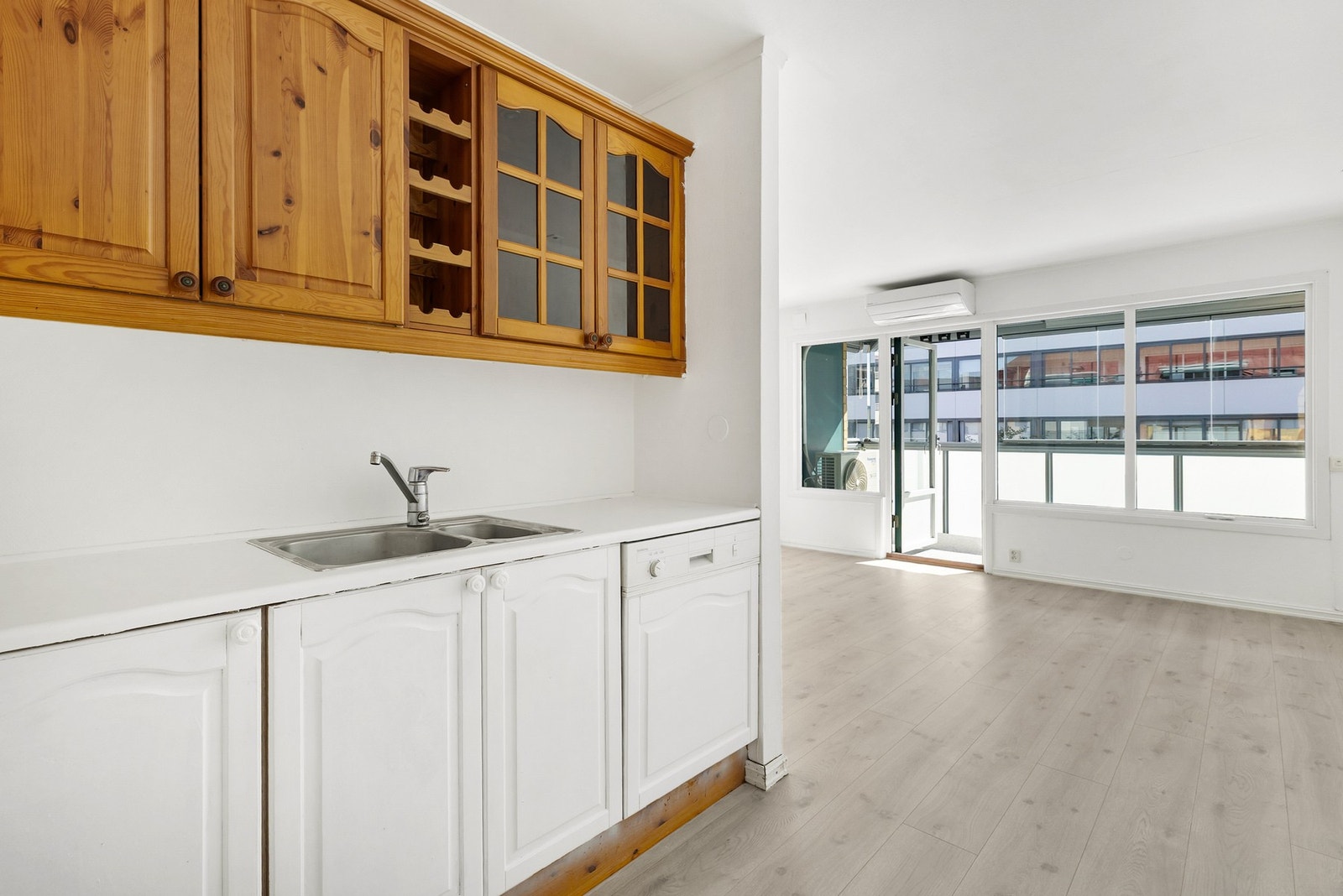 Det ble lagt nytt laminatgulvi entré, alkove, bod, soverom og
stue/kjøkken i 2022. Galleribilde