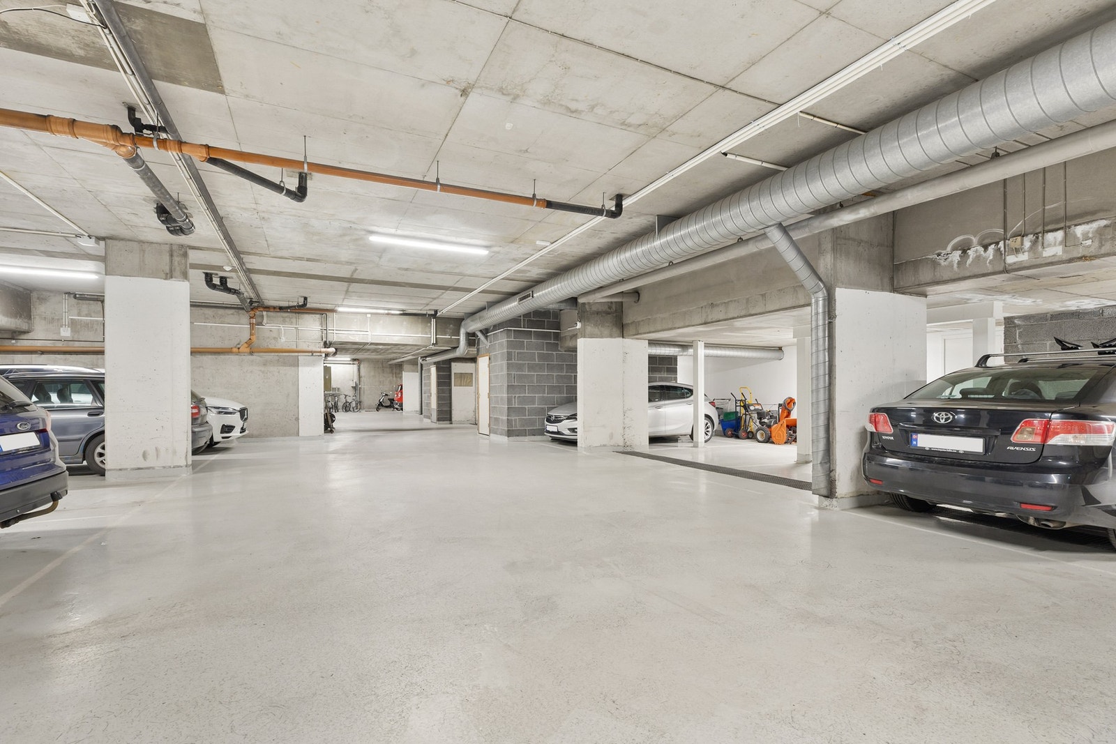 Mulighet for å leie plass i felles garasjeanlegg. Galleribilde