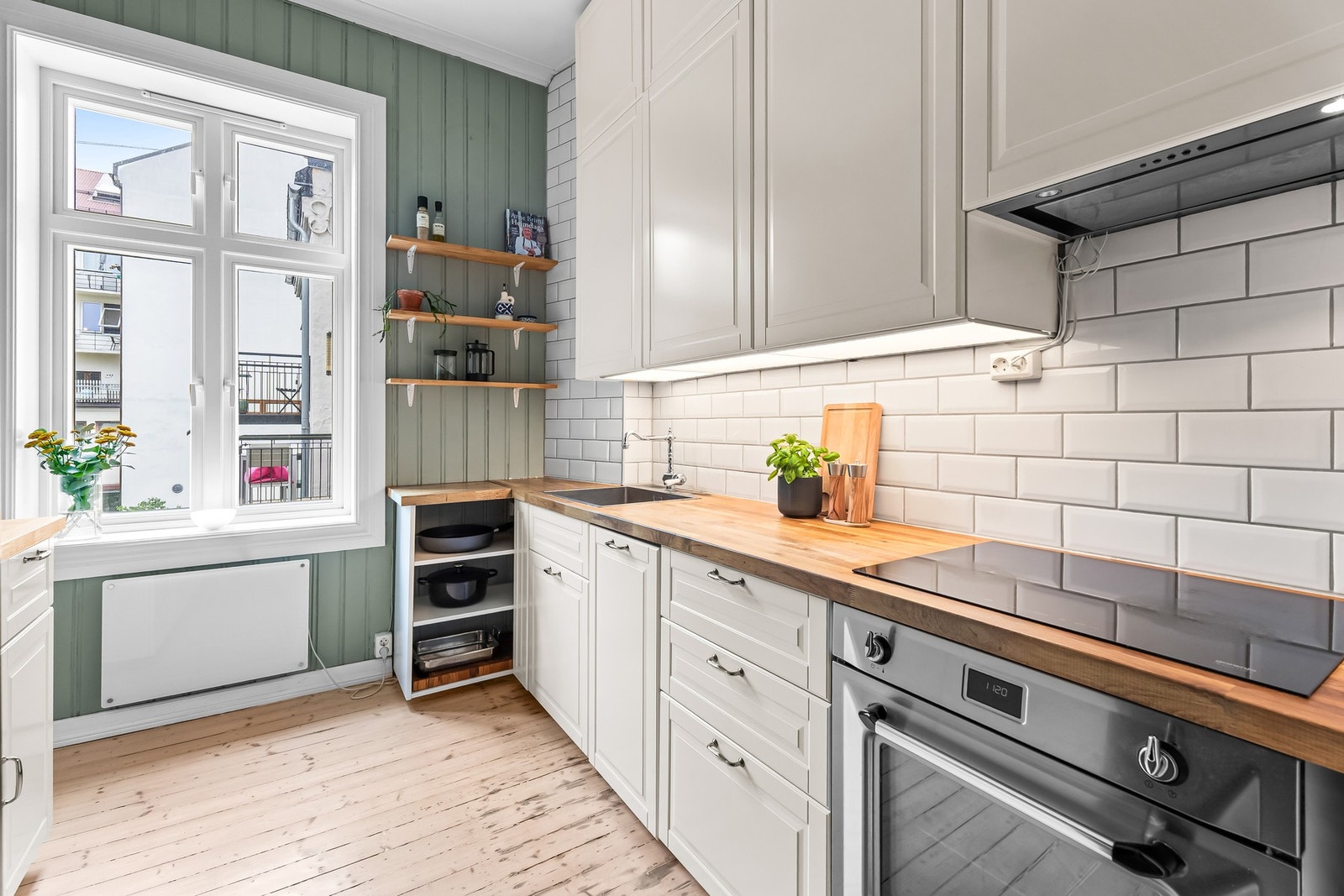 Integrert induksjonstopp, stekeovn og oppvaskmaskin Galleribilde