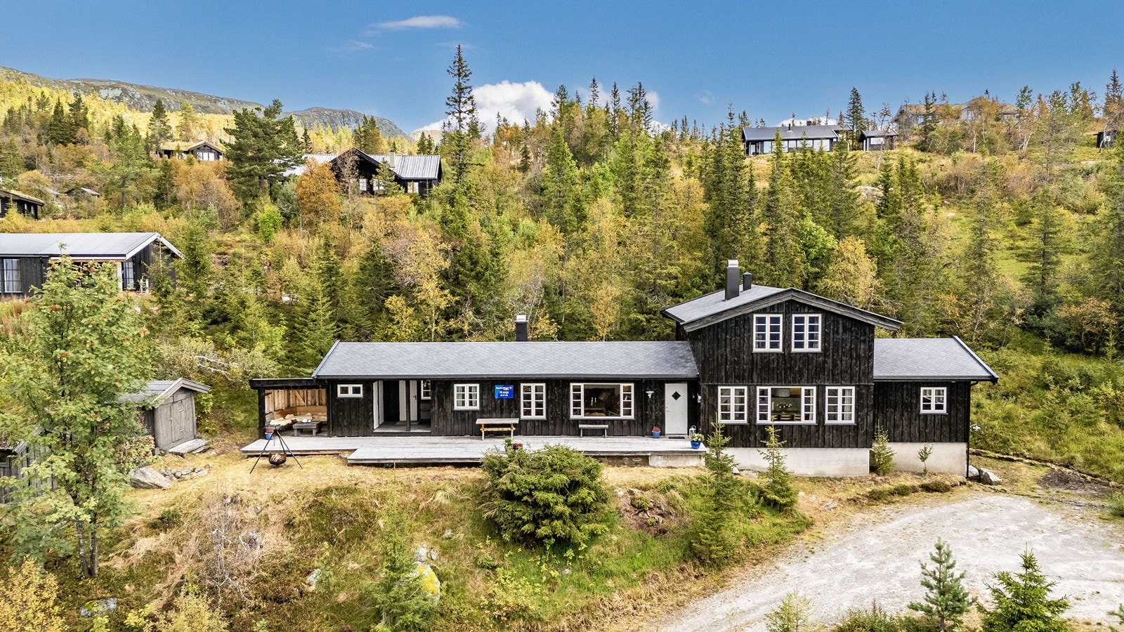 Innholdsrik familiehytte med solrik beliggenhet og flott utsikt - ca. 853 moh. Galleribilde