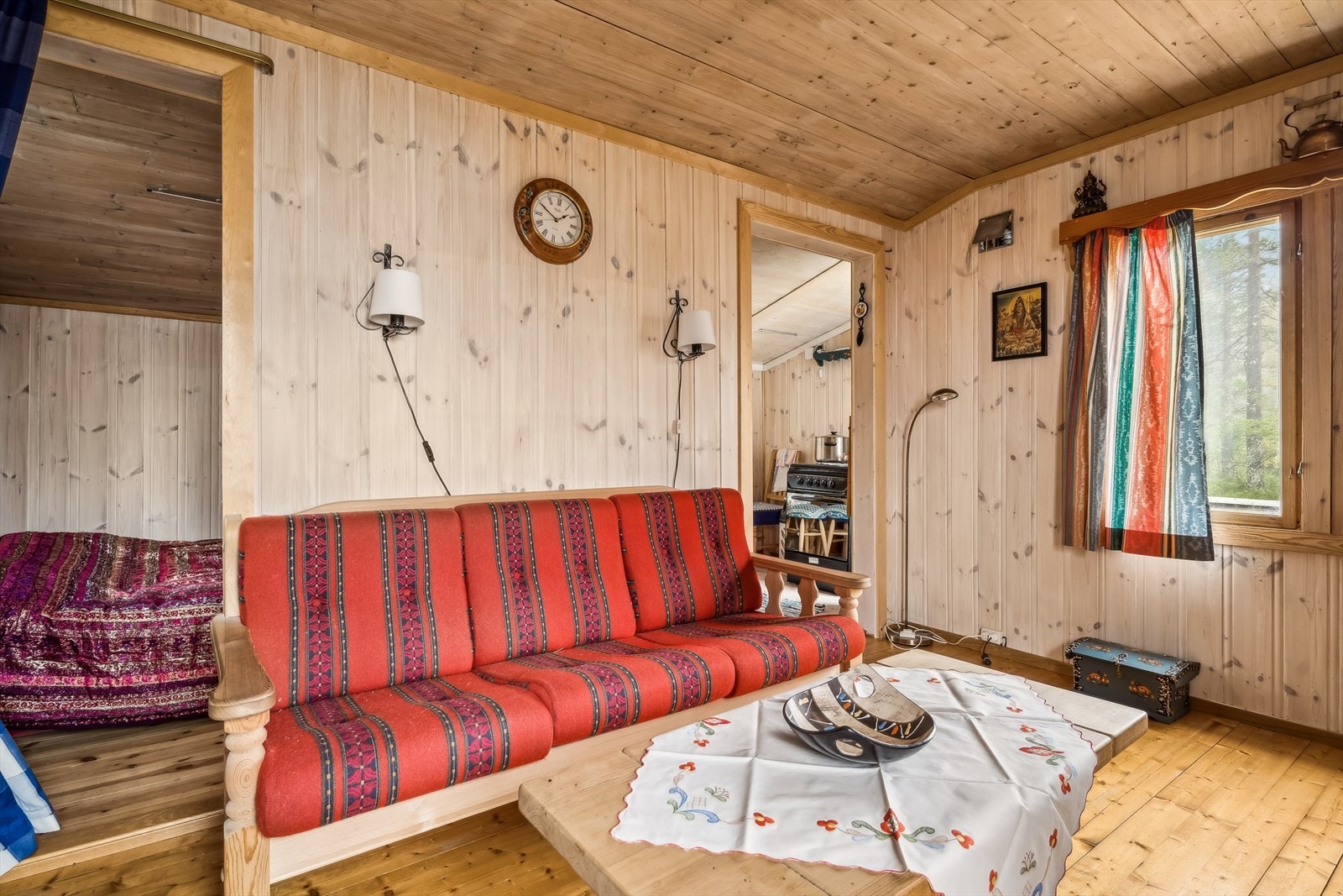 Soverom 1 ligger vegg i vegg med stua Galleribilde