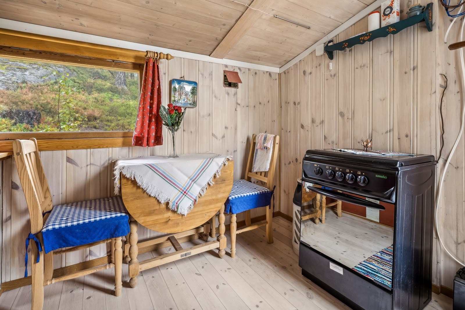 Komfyren varmer opp det meste av maten du spiser, bortsett fra blåbærene du finner i terrenget i området Galleribilde