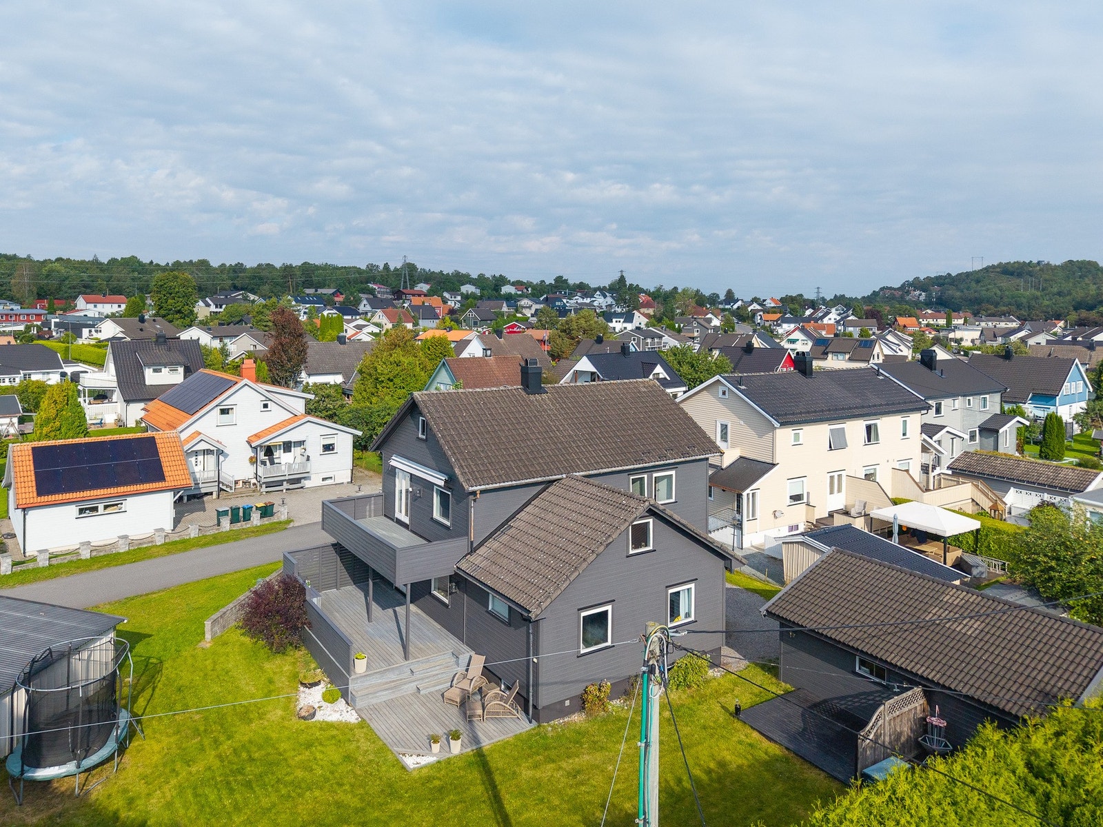 Velkommen til Vipesvingen 50 - en hel tomannsbolig i rolige omgivelser i Holtandalen Galleribilde