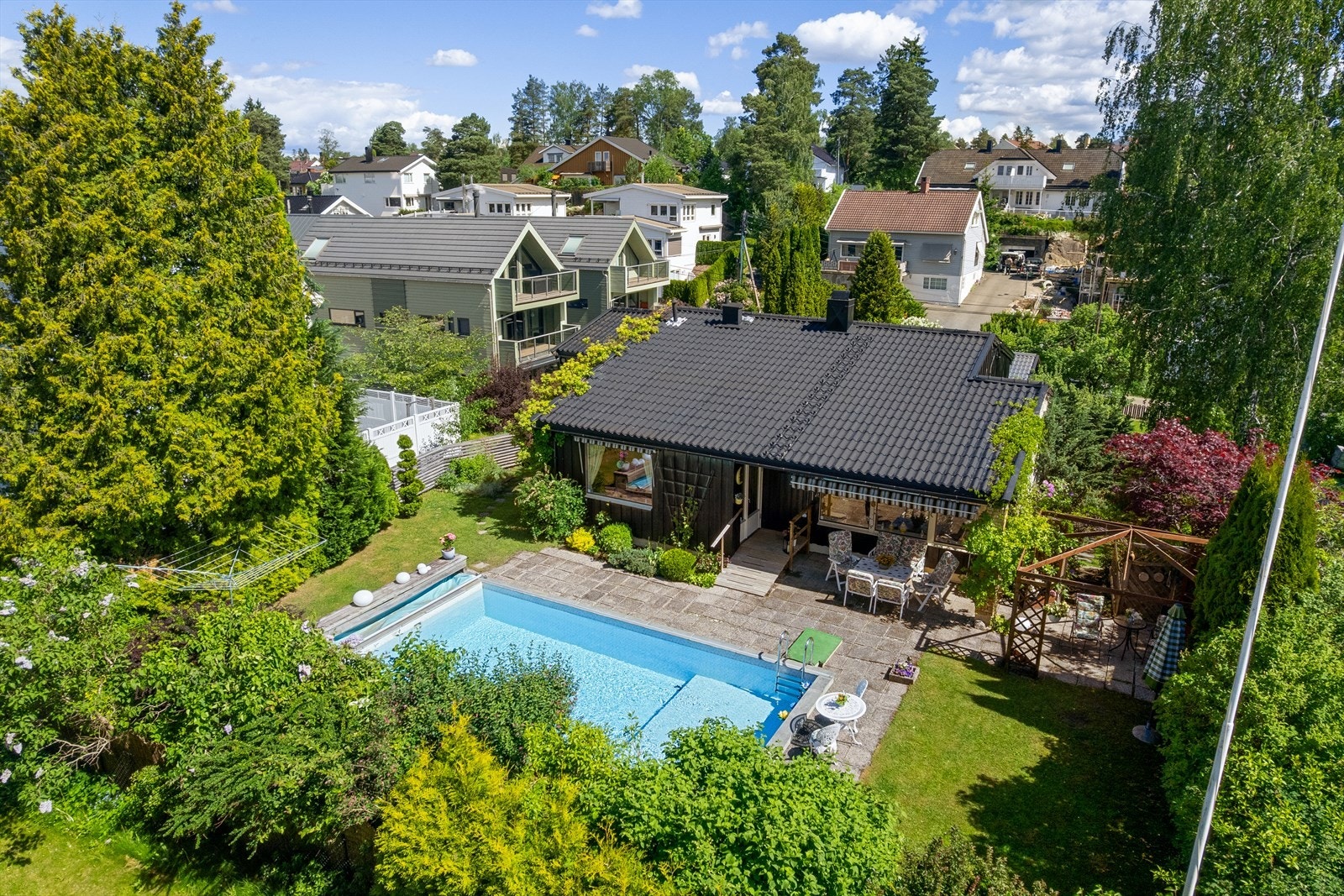 Området er kjent for sin rolige og barnevennlige atmosfære, med nærhet til både natur og byliv Galleribilde