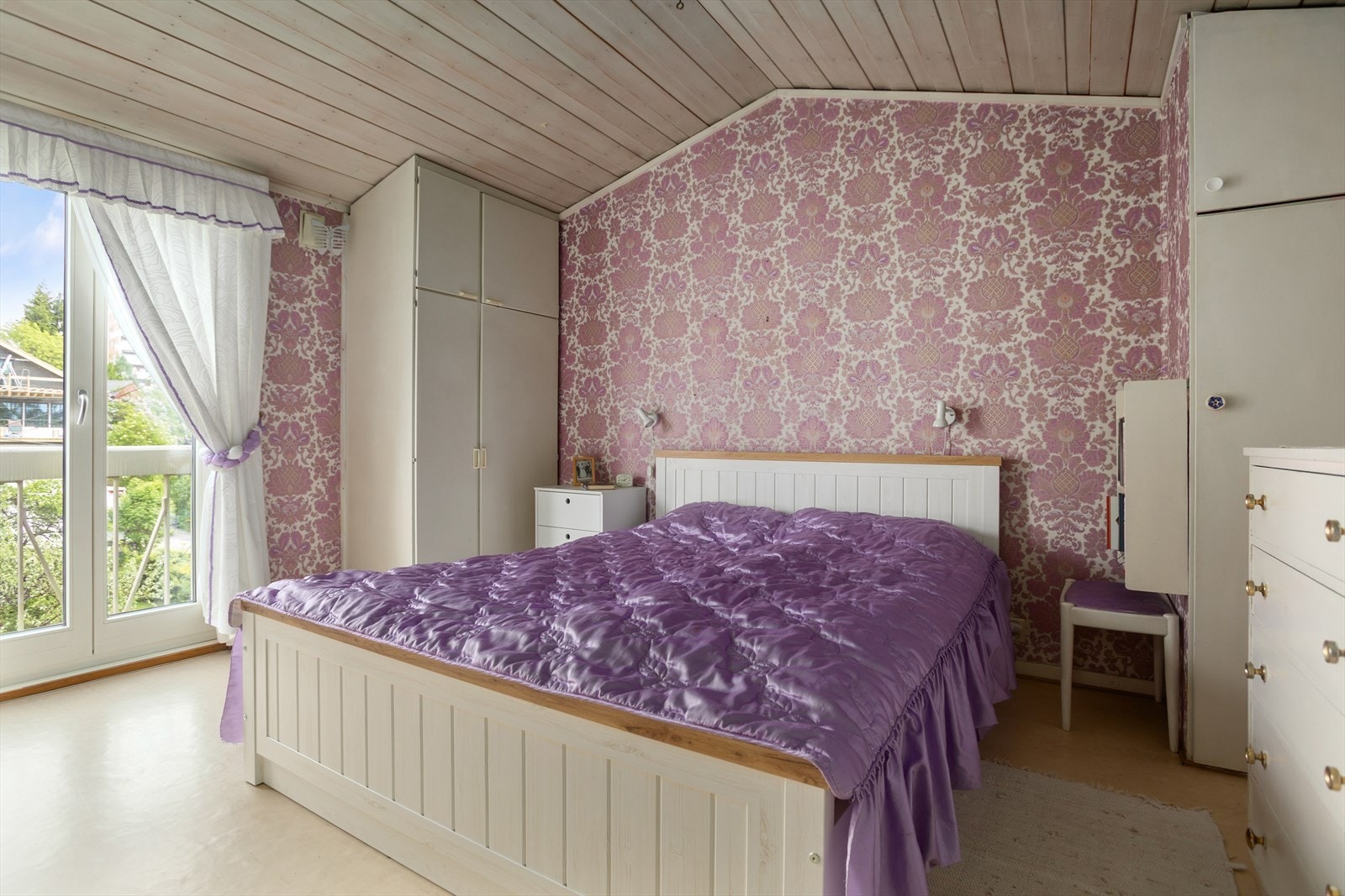 I 1. etasje finner du 4 romslige soverom Galleribilde