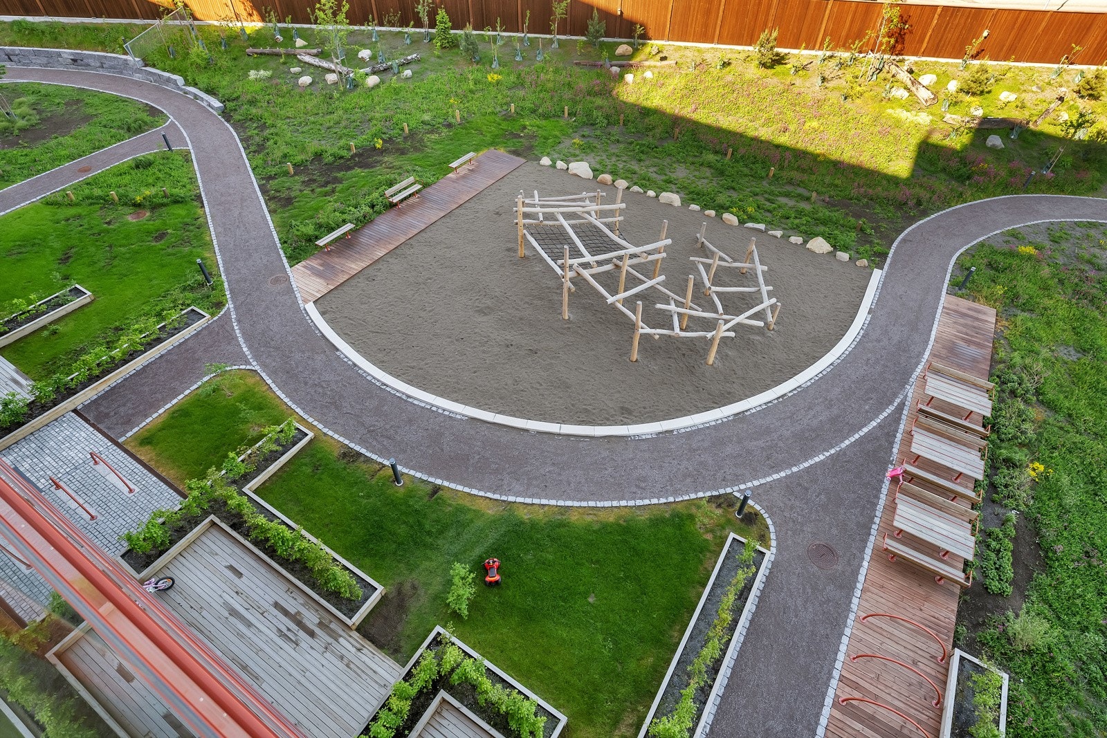 Lekeplass på sameiets tomt Galleribilde
