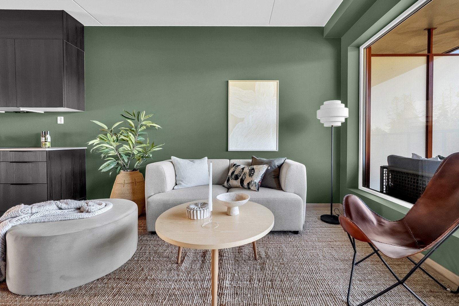 Koselig stue med god plass til sofagruppe, stuebord, etc. Galleribilde