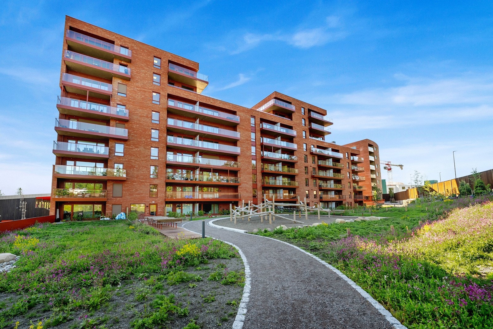 Velkommen til Idrettsgata 46, leil. 610 - en splitter ny 4 roms selveierleilighet i 6. etg. med god standard, vestvendt balkong og heis til alle etasjer. Mulighet for kjøp av garasjeplass Galleribilde