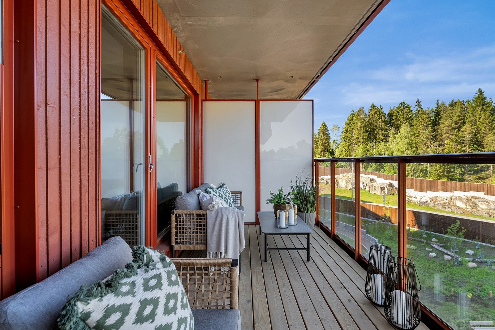 På balkongen er det god plass til sittegruppe, etc. Galleribilde