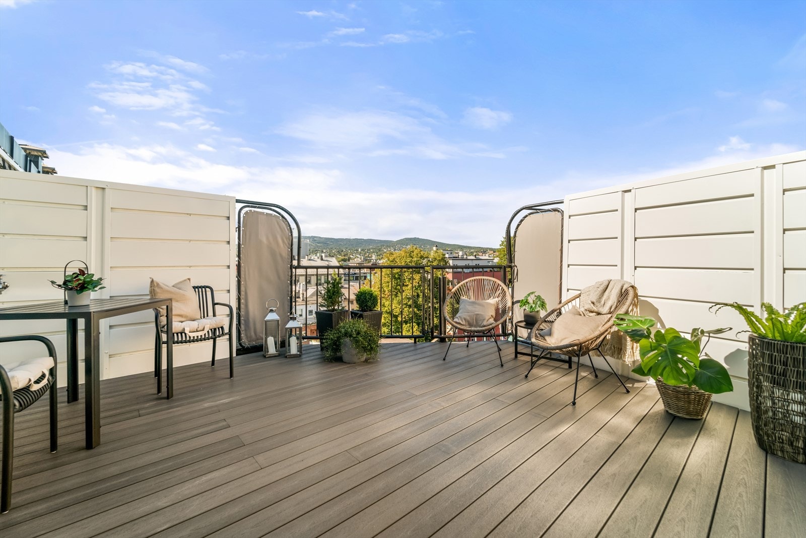 Dette er en helt unik toppleilighet over to plan med privat takterrasse og spektakulær utsikt! Galleribilde