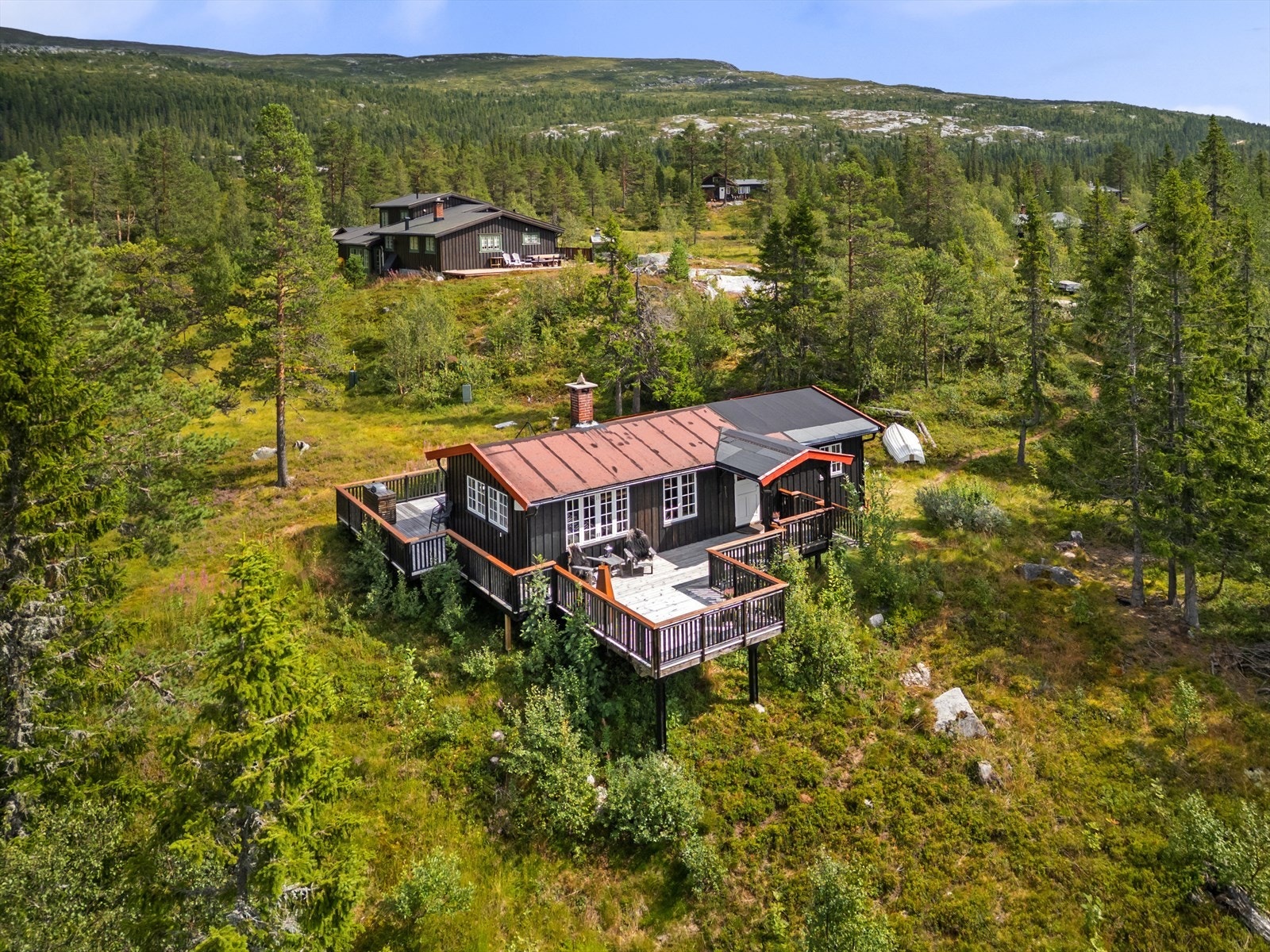 Unikt fjellterreng rett utenfor døra med oppkjørte skiløyper og flott turterreng for øvrig. Galleribilde