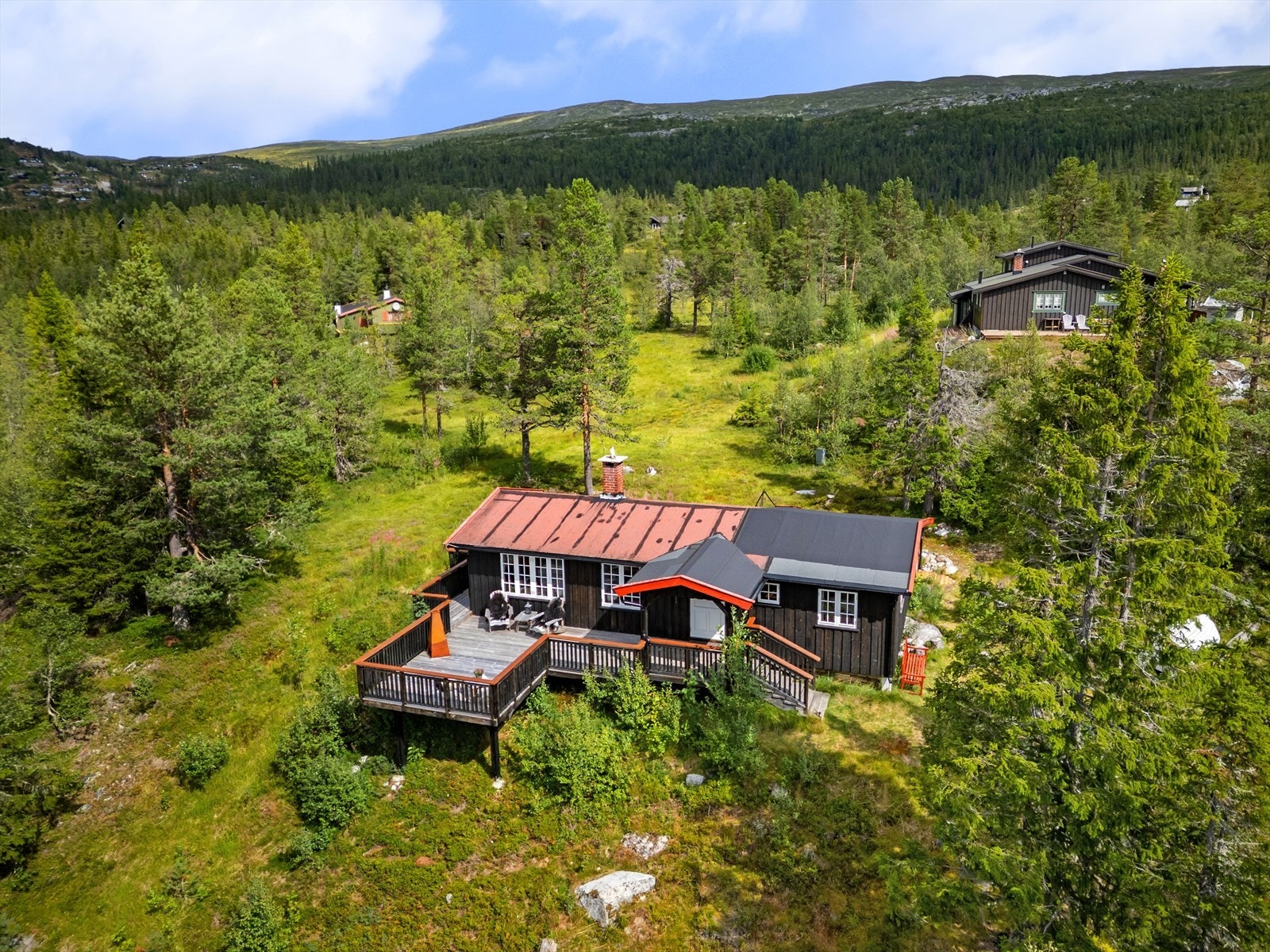Ca 40 meter sti fra vei. Felles parkering ved Gamleseterveien. Galleribilde