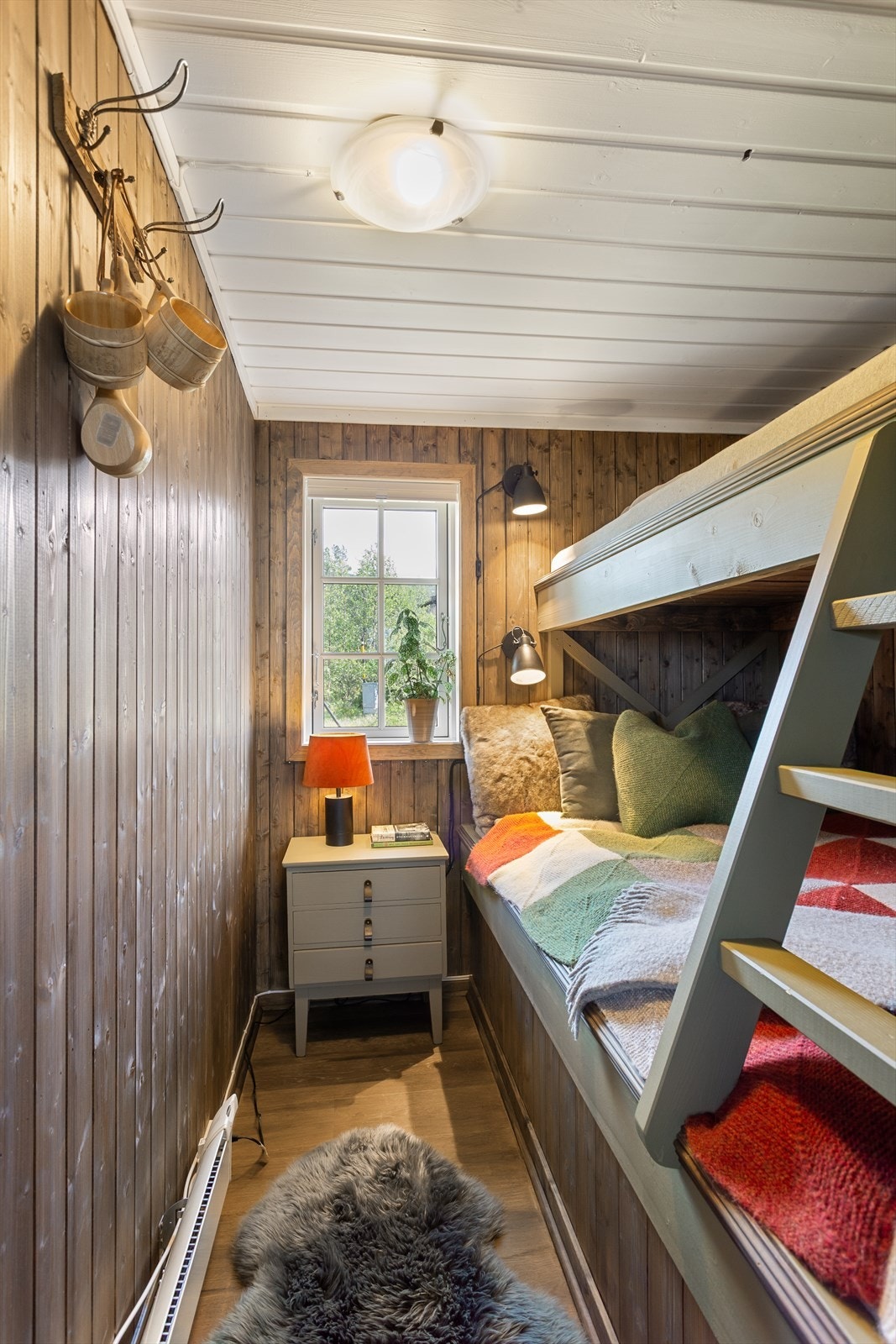 Innredet rom med plassbygd køyeseng (ikke godkjent). Galleribilde