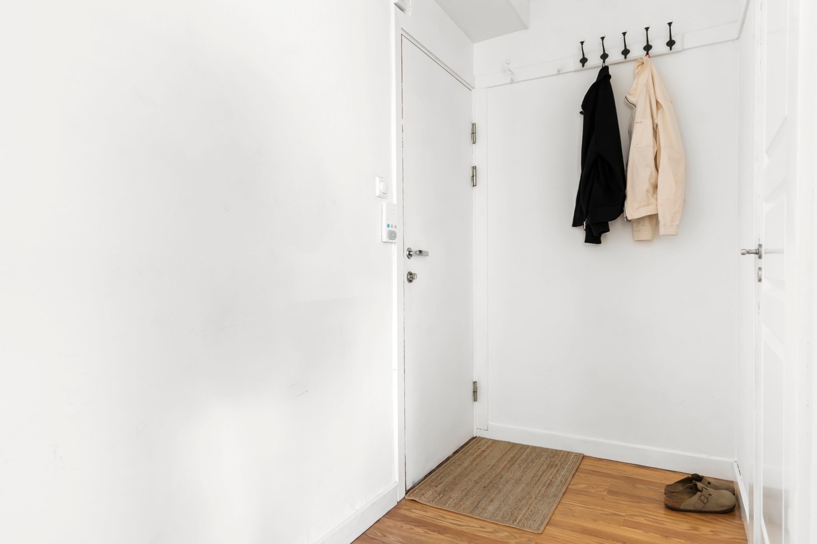 Praktisk og innbydende entré som gir et godt førsteinntrykk av boligen Galleribilde