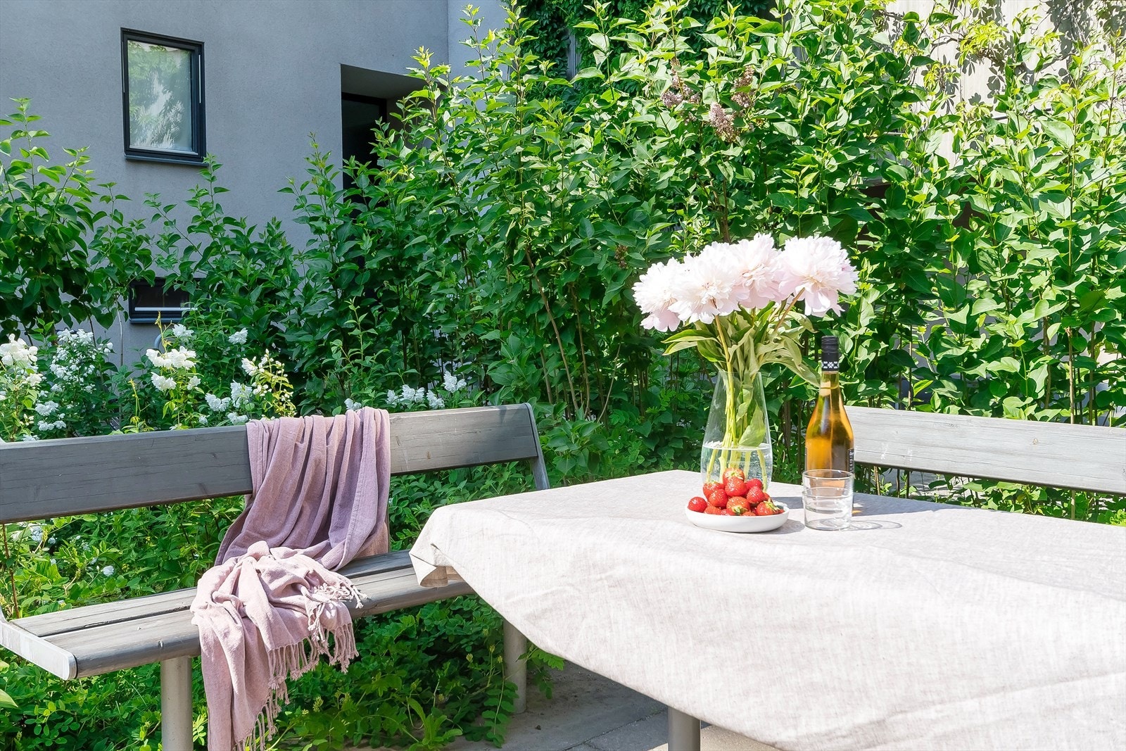 Hva med å nyte middagen ute i bakgården? Galleribilde