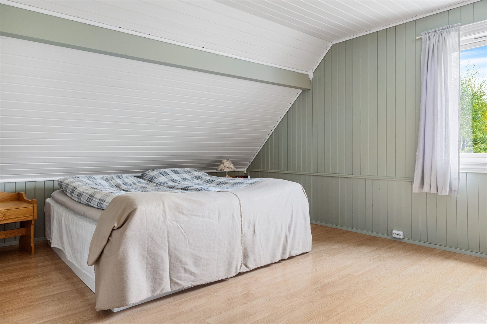 Rommet er av god størrelse med rikelig møbleringsmuligheter. Galleribilde