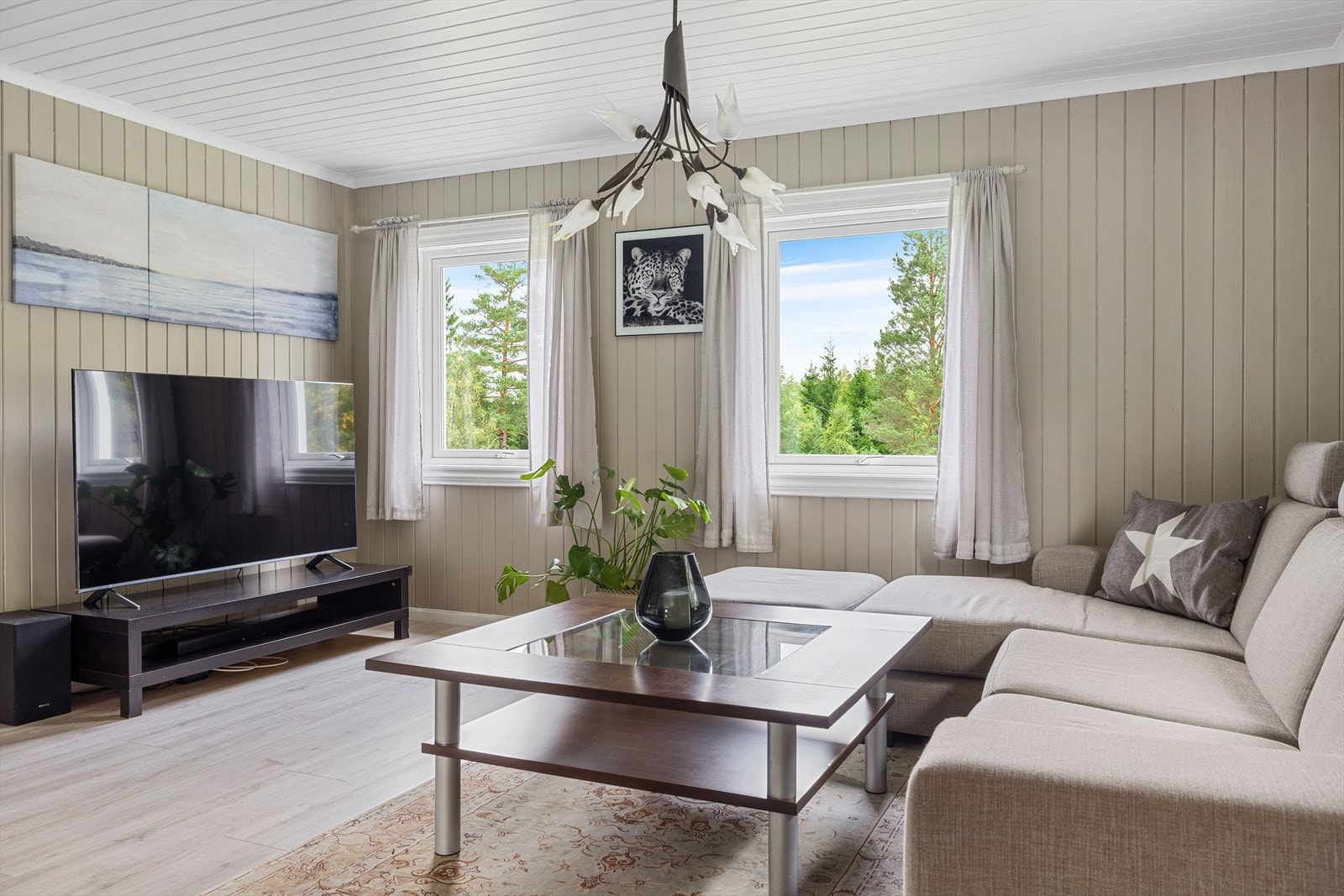 Stua er lys og fin. Galleribilde