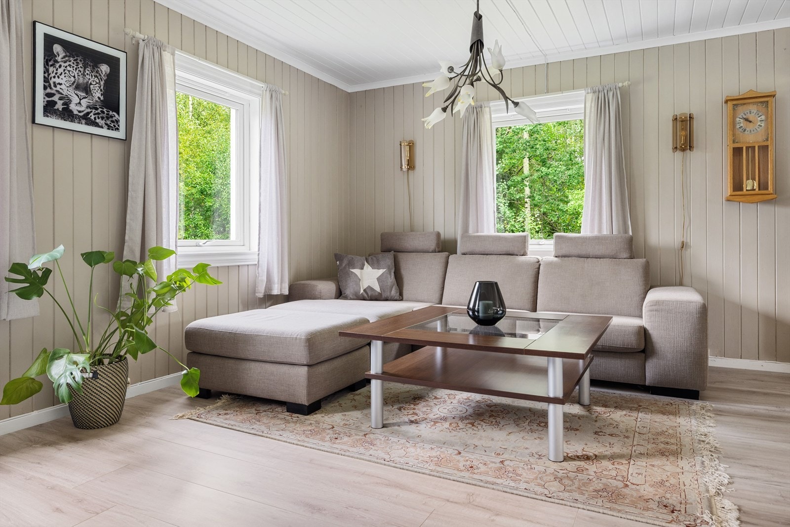 God plass til en romslig hjørnesofa. Galleribilde