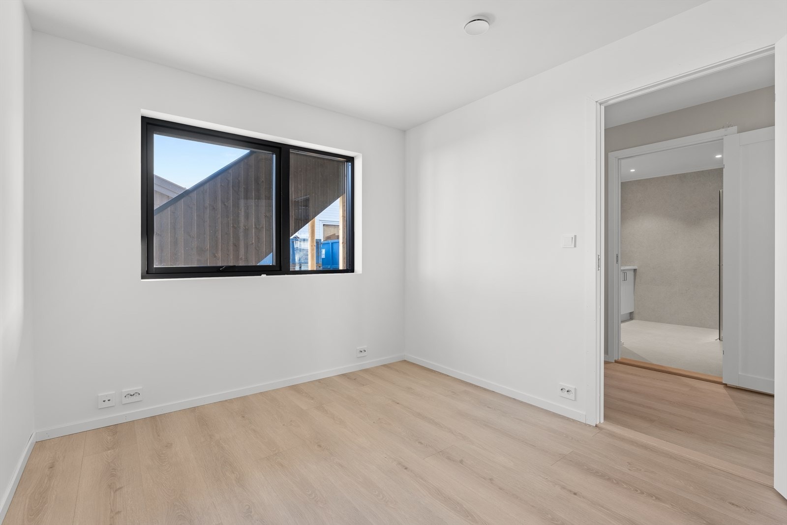 (noen av bildene er fra andre leiligheter i bygget, kan være mindre forskjeller) Galleribilde