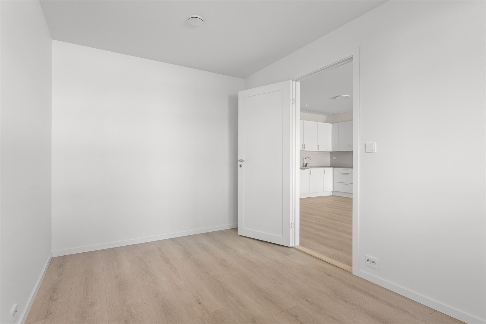 (noen av bildene er fra andre leiligheter i bygget, kan være mindre forskjeller) Galleribilde