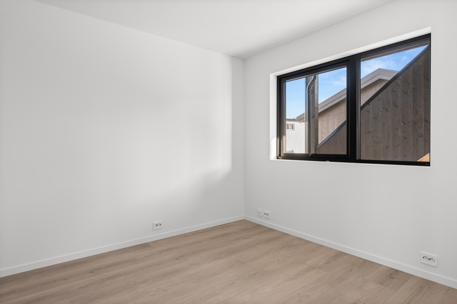 (noen av bildene er fra andre leiligheter i bygget, kan være mindre forskjeller) Galleribilde