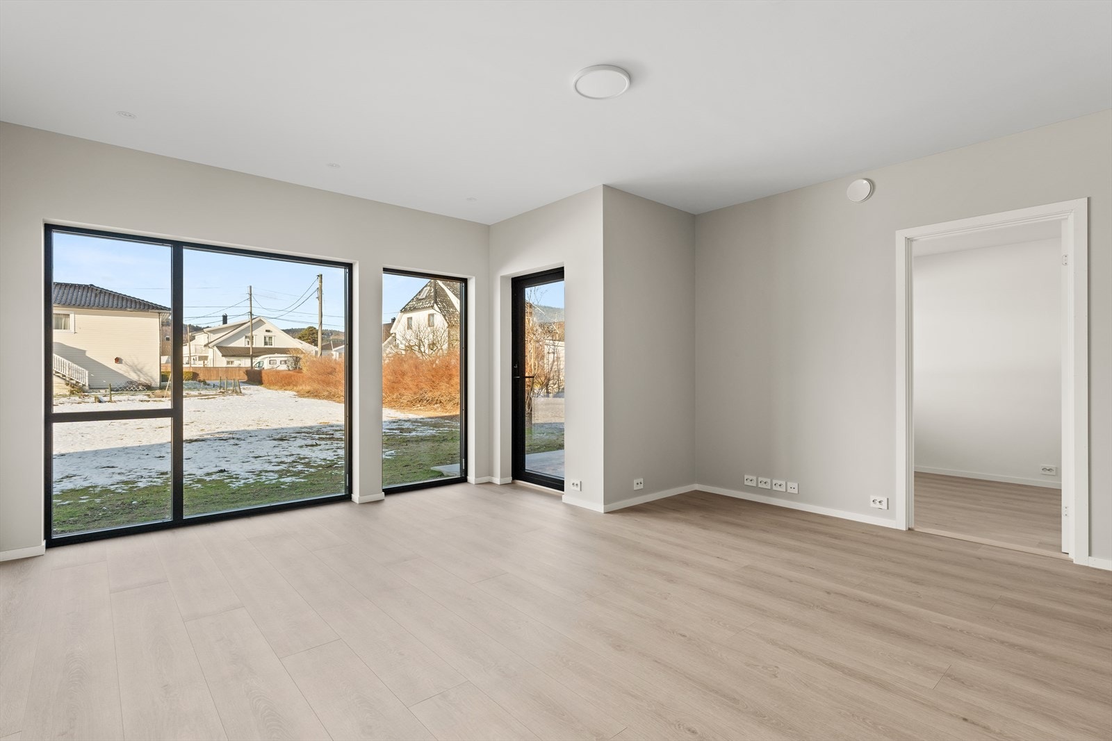 (noen av bildene er fra andre leiligheter i bygget, kan være mindre forskjeller) Galleribilde