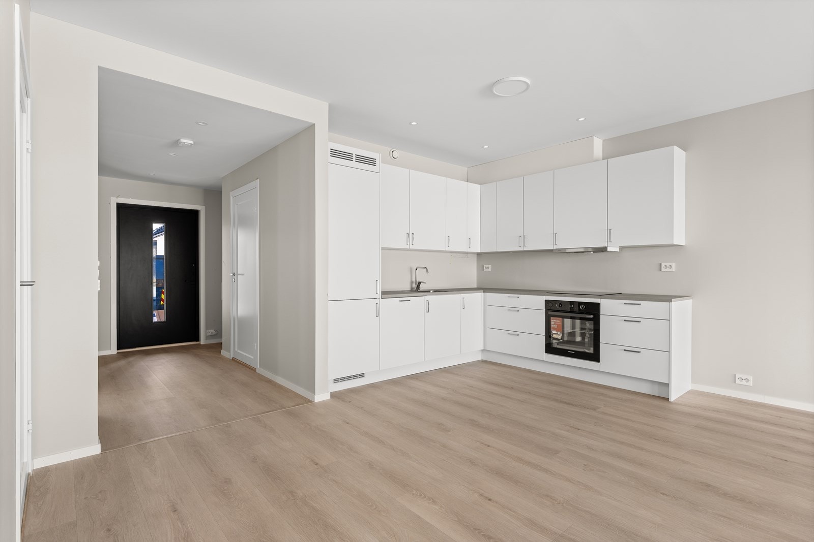 (noen av bildene er fra andre leiligheter i bygget, kan være mindre forskjeller) Galleribilde