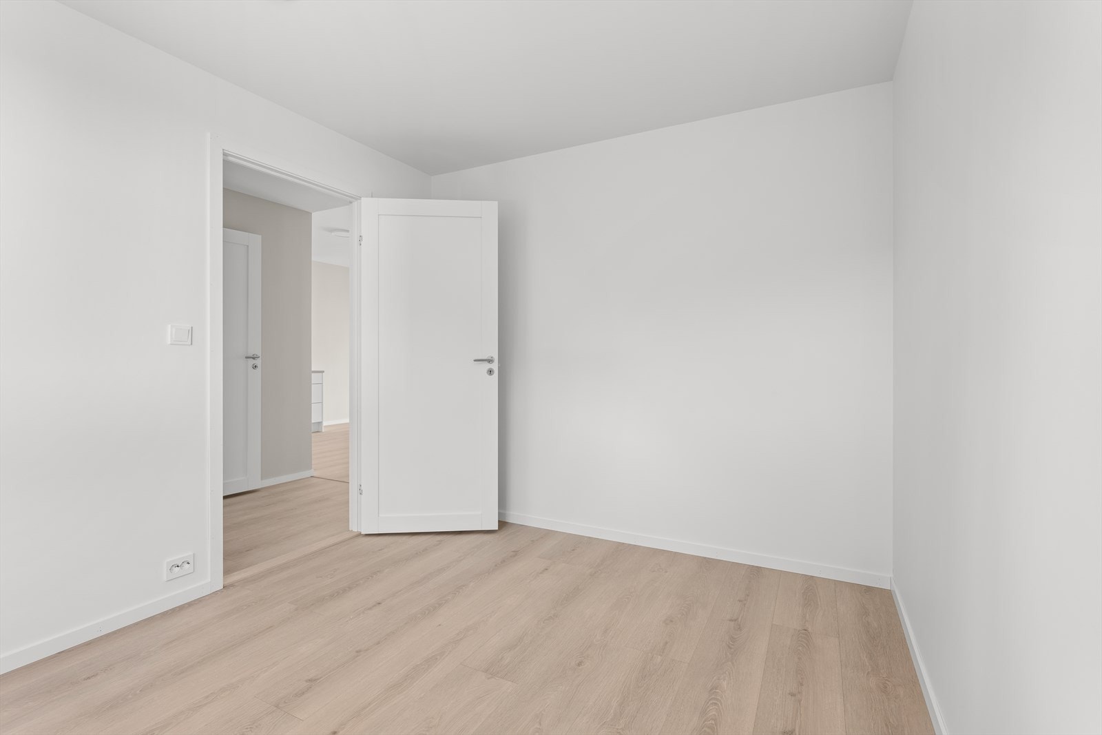 (noen av bildene er fra andre leiligheter i bygget, kan være mindre forskjeller) Galleribilde