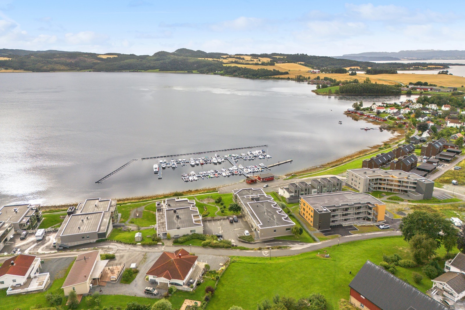 Kort veg til turområde, butikk og sentrum med alle fasiliteter. Galleribilde