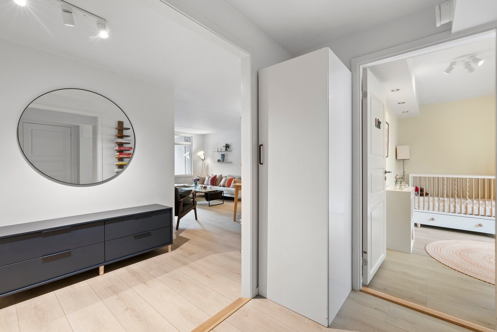 - Leiligheten har en smart gjennomgående planløsning - Galleribilde