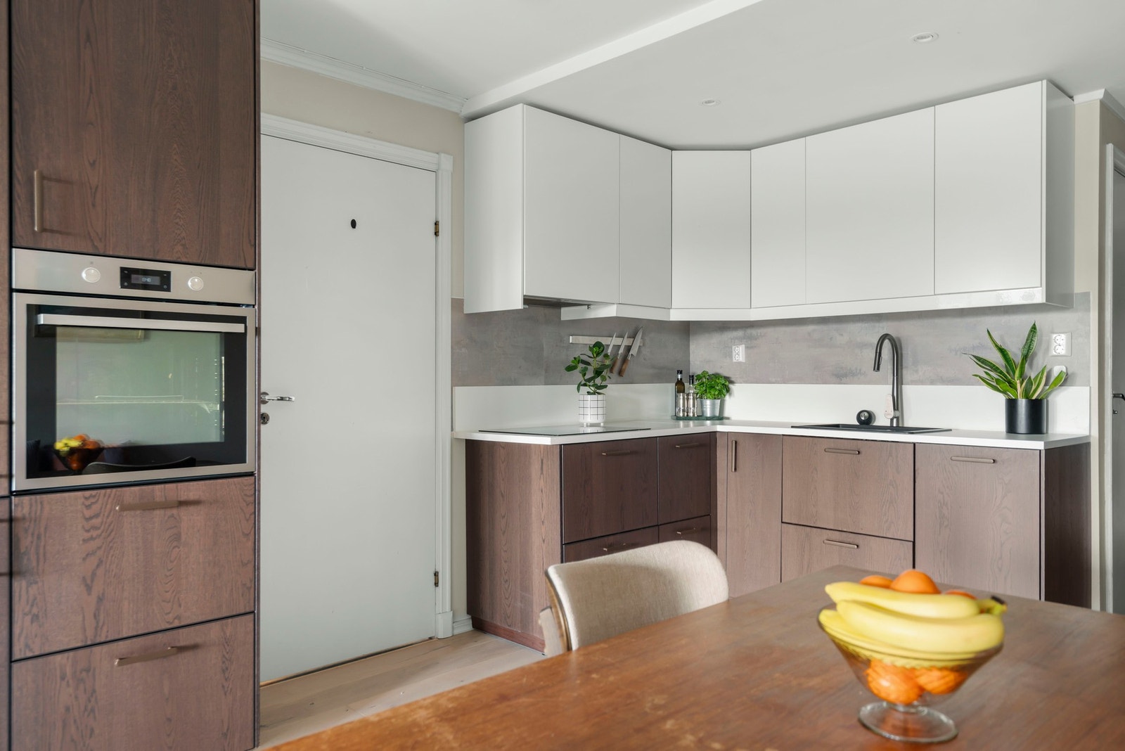 Integrerte hvitevarer gir et strømlinjeformet og delikat uttrykk. Galleribilde