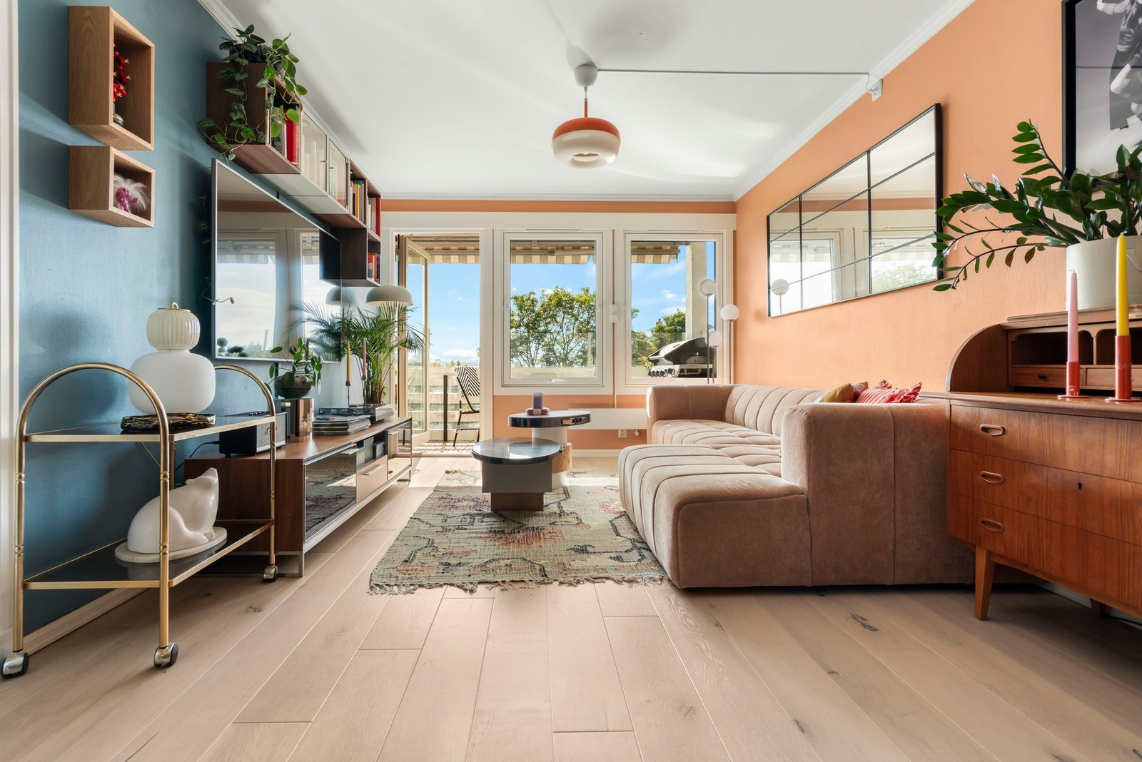 Flott en-stavs eikeparkettgulv i alle rom utenom våtrom. Galleribilde