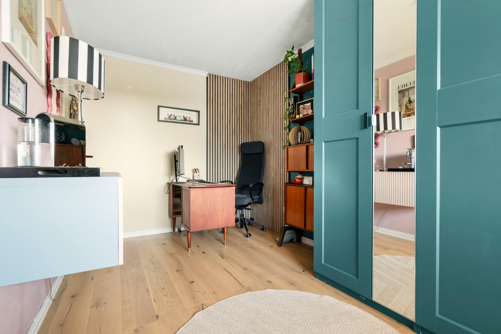 Dekorativ spilevegg. Galleribilde