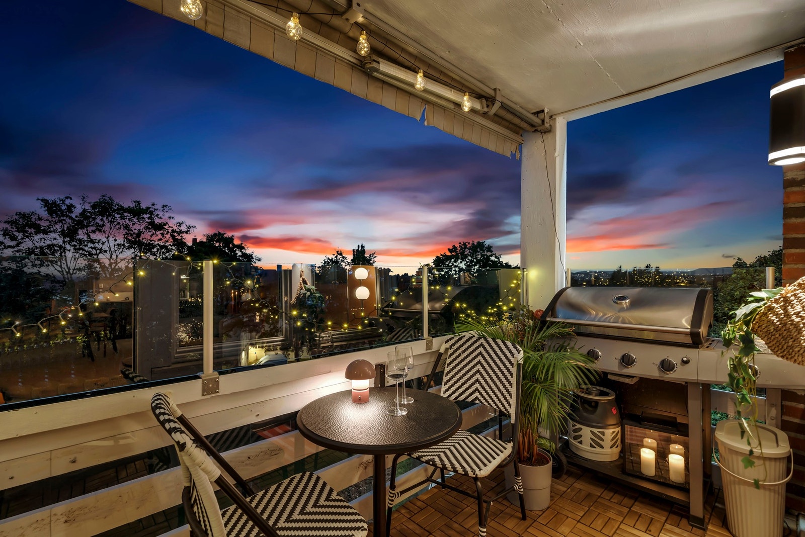 Velkommen til en flott 4-roms leilighet på Sinsen med flotte utsikts- og solforhold. Galleribilde