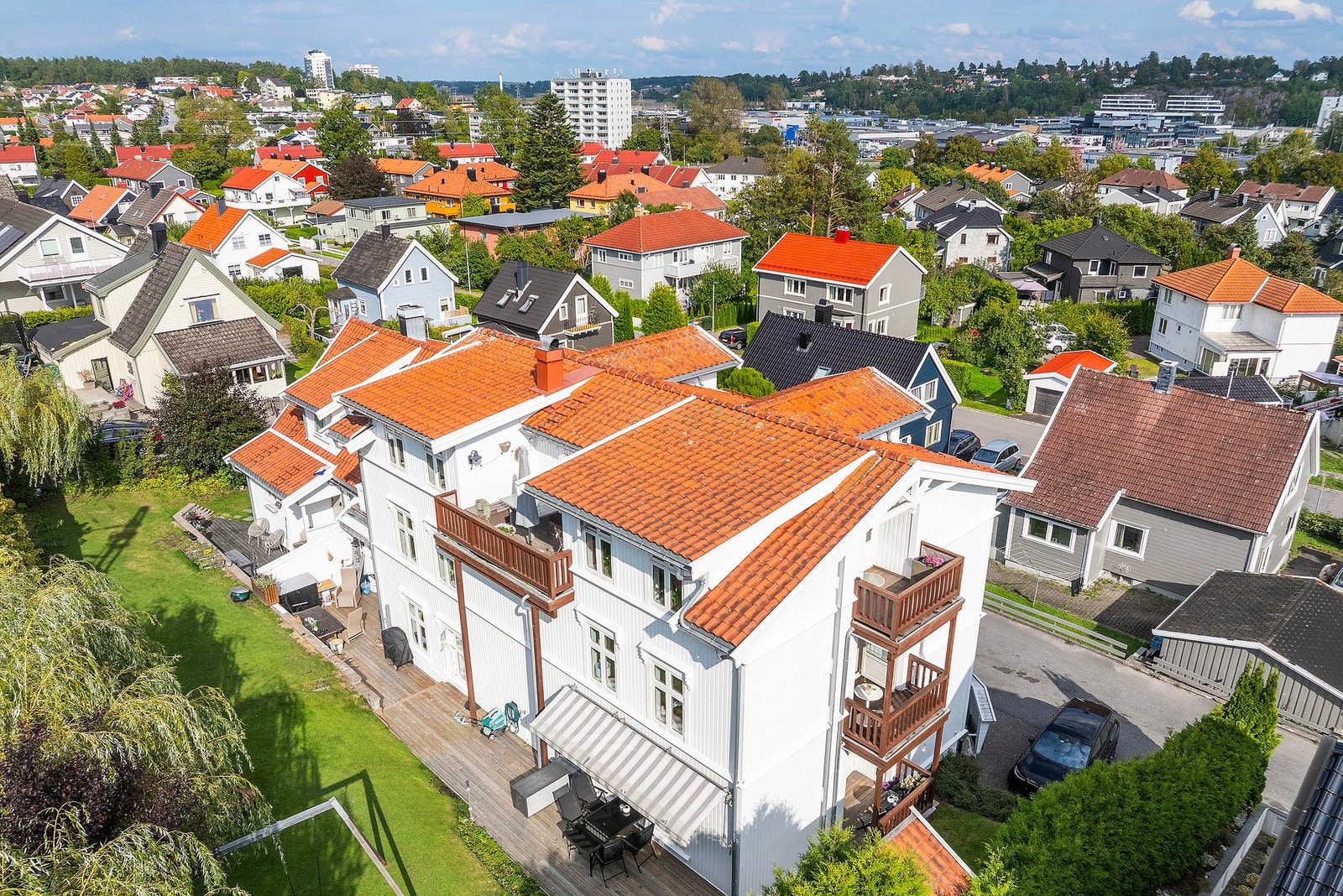 EIE eiendomsmegling v/Robert Hoff ønsker velkommen til denne lyse og fine leiligheten i Øvre Dietrichs vei 5. Galleribilde