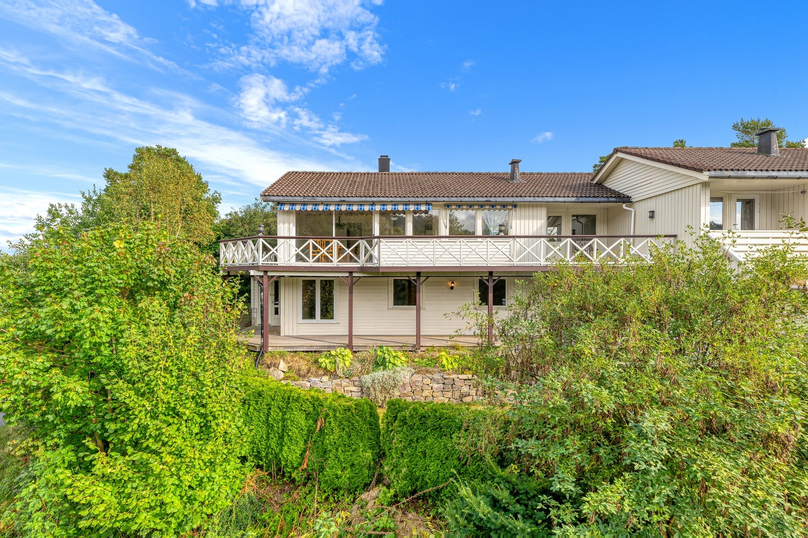 Velkommen til Haugenesveien 15 - En solrikt beliggende tomannsbolig like ved strand og friområder! Galleribilde