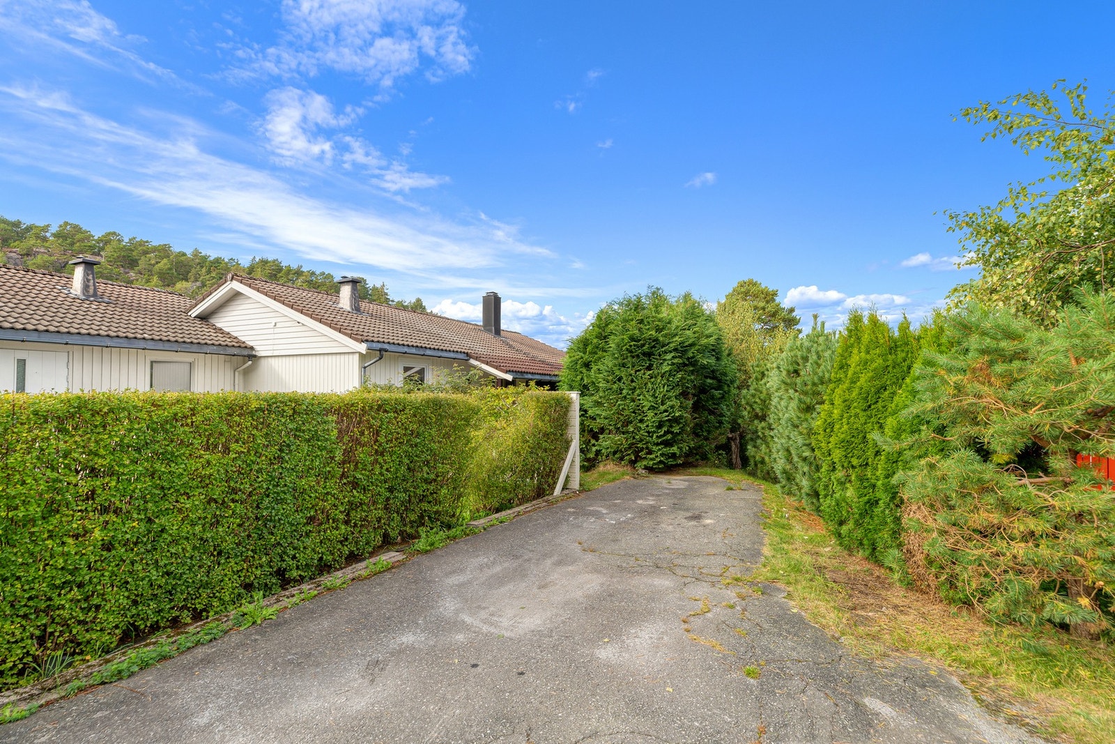 Parkering like ved inngangspartiet Galleribilde