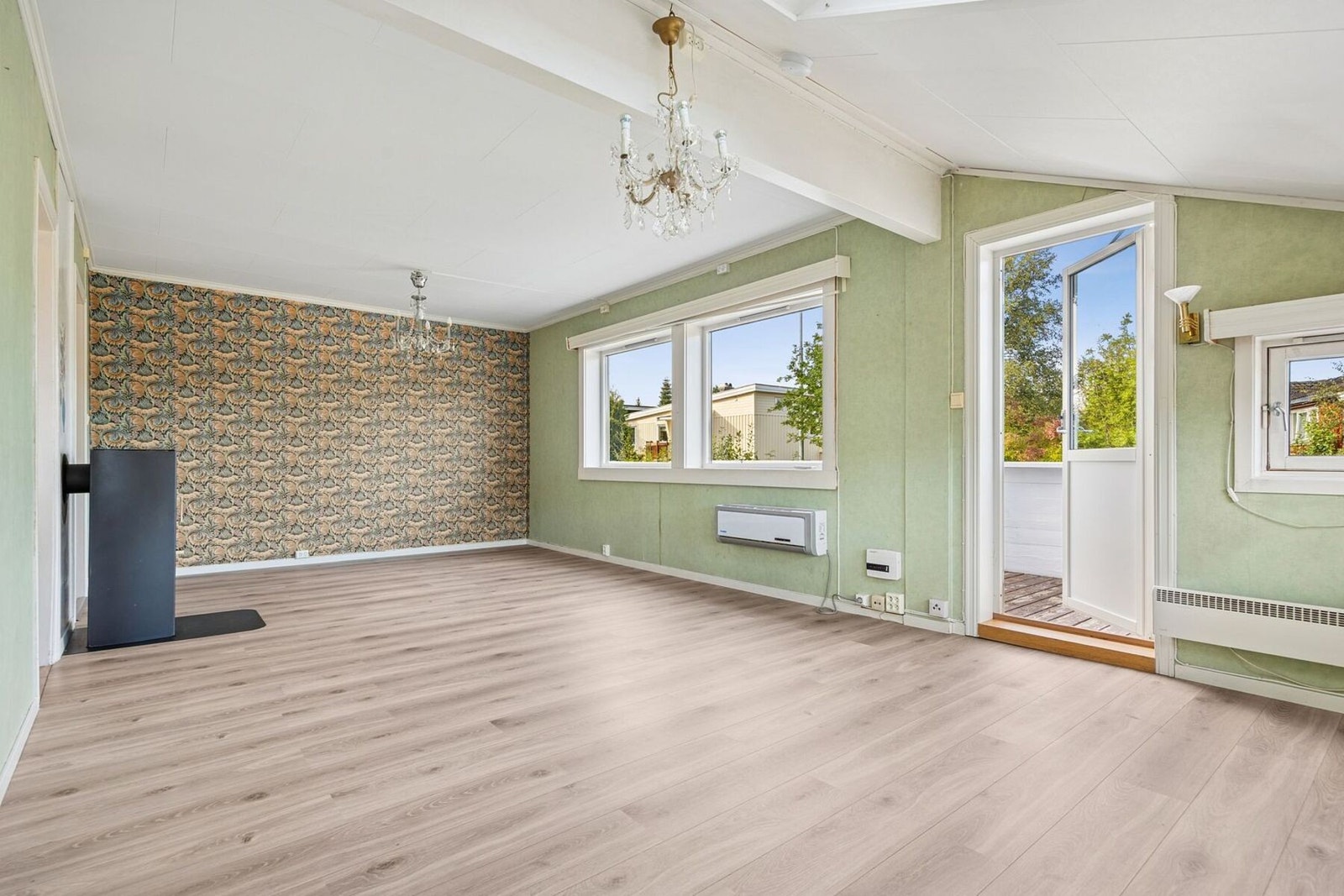 To varmepumper installert for effektiv oppvarming i hoved- og sokkelstuer. Galleribilde