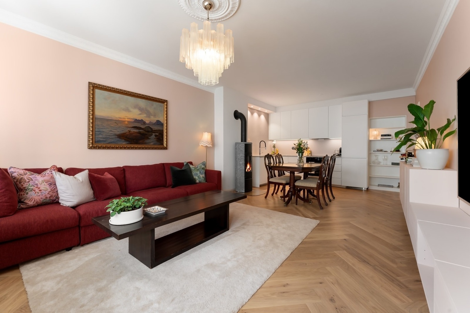 Parkveien 77 presenteres av EIE Eiendomsmegling ved Synne Eide Lunde. Galleribilde