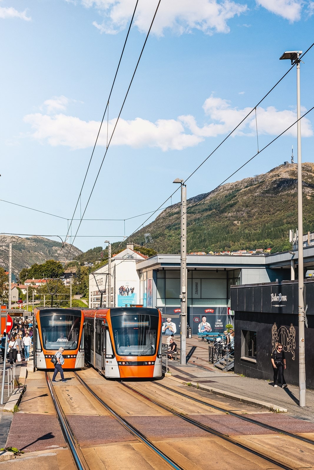 Herfra går bybane linje 1, som tar deg mellom sentrum og Bergen lufthavn. Galleribilde