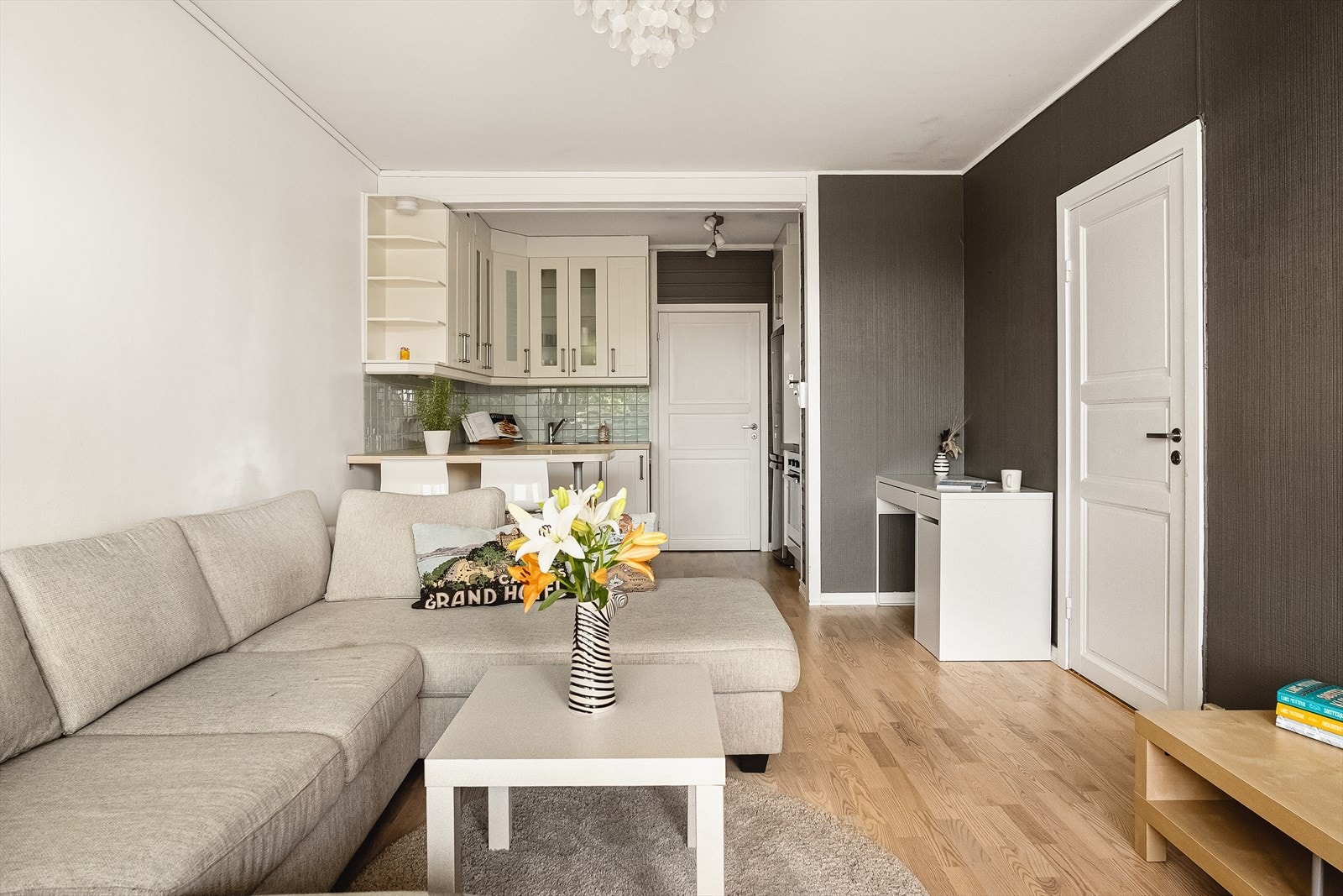 Stuen har plass til både sofagruppe, sofabord og TV-benk. Galleribilde